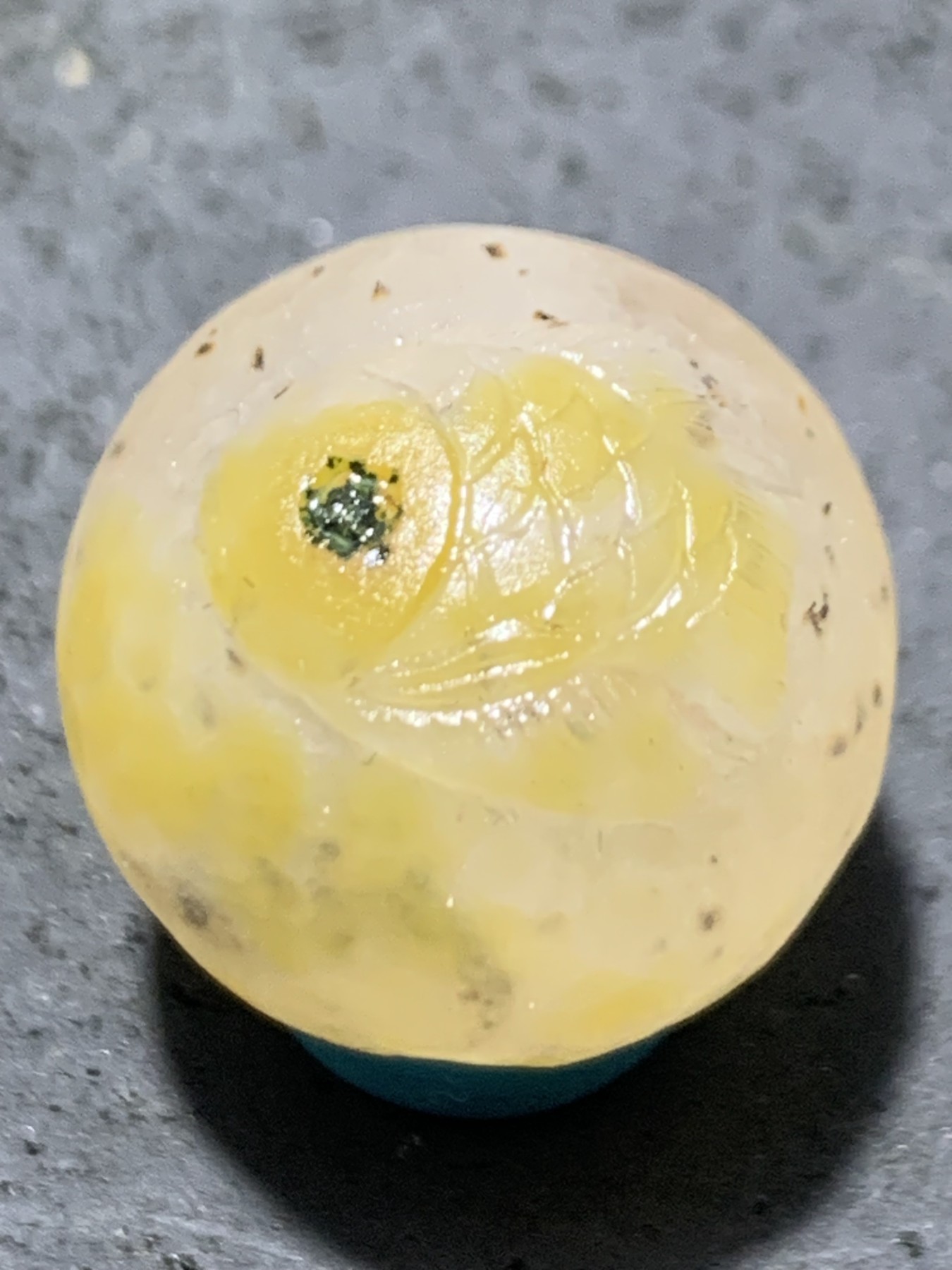 精美亚光糖心料战国红玛瑙手工俏色巧雕富贵有余随形圆珠一个