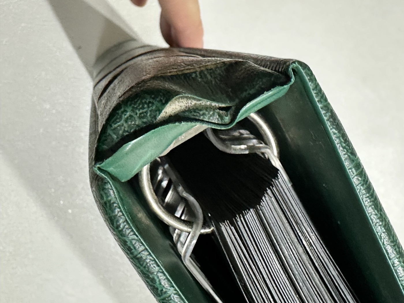 《外钞收藏家》第三百二十四期 地中海四国专场（土耳其/塞浦路斯/叙利亚/黎巴嫩） 德国绿色灯塔收藏册1本，带2格+3格+黑色分隔页（5页+28页+34页），二手