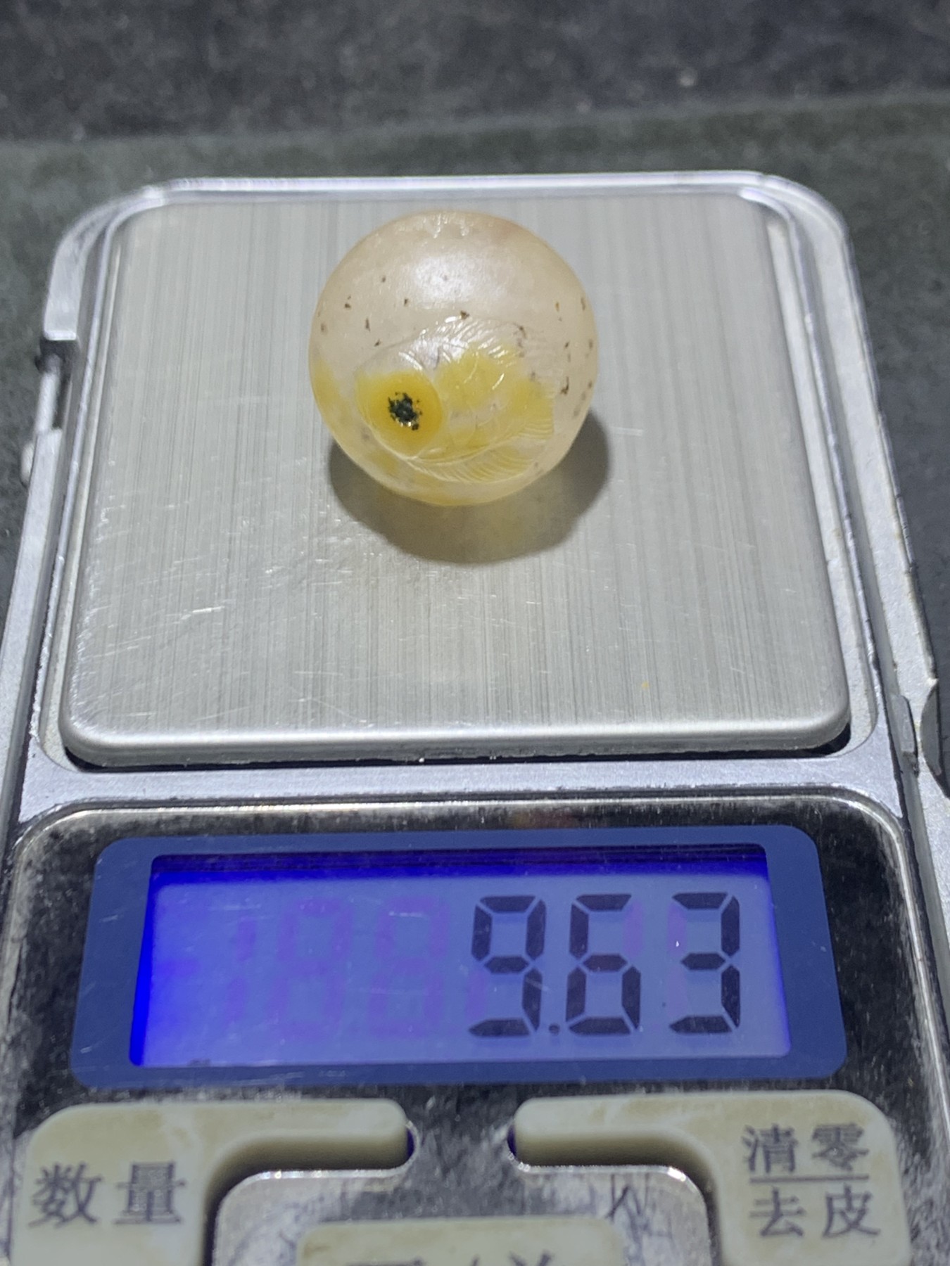 精美亚光糖心料战国红玛瑙手工俏色巧雕富贵有余随形圆珠一个
