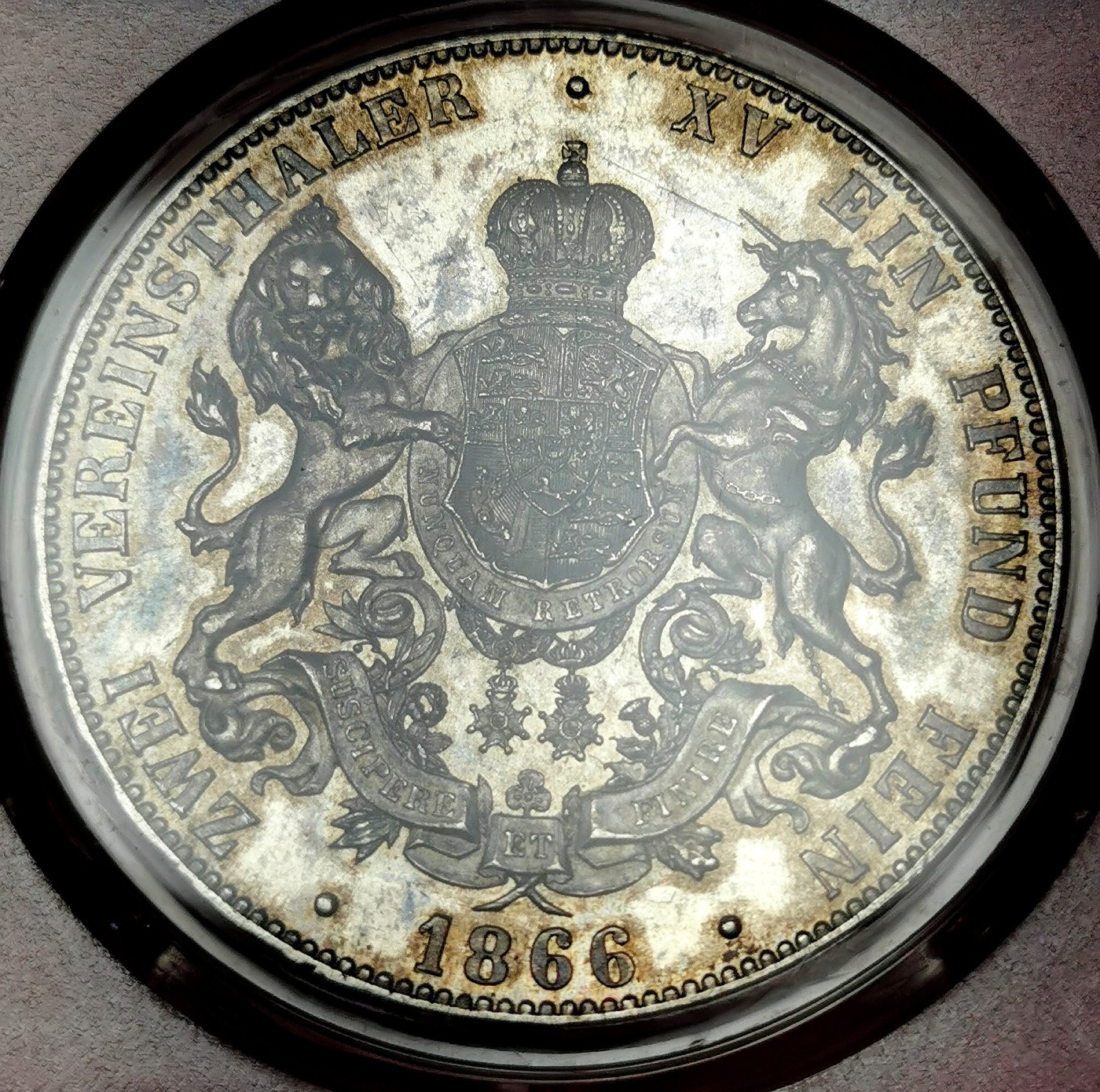 凡希万国世界钱币年度大拍第二季 PCGS MS62 1866年德国汉诺威末年狮马纹章流通2泰勒 汉诺威最后的2泰勒 原味转光五彩 是2泰勒收藏中不可或缺的重要品种