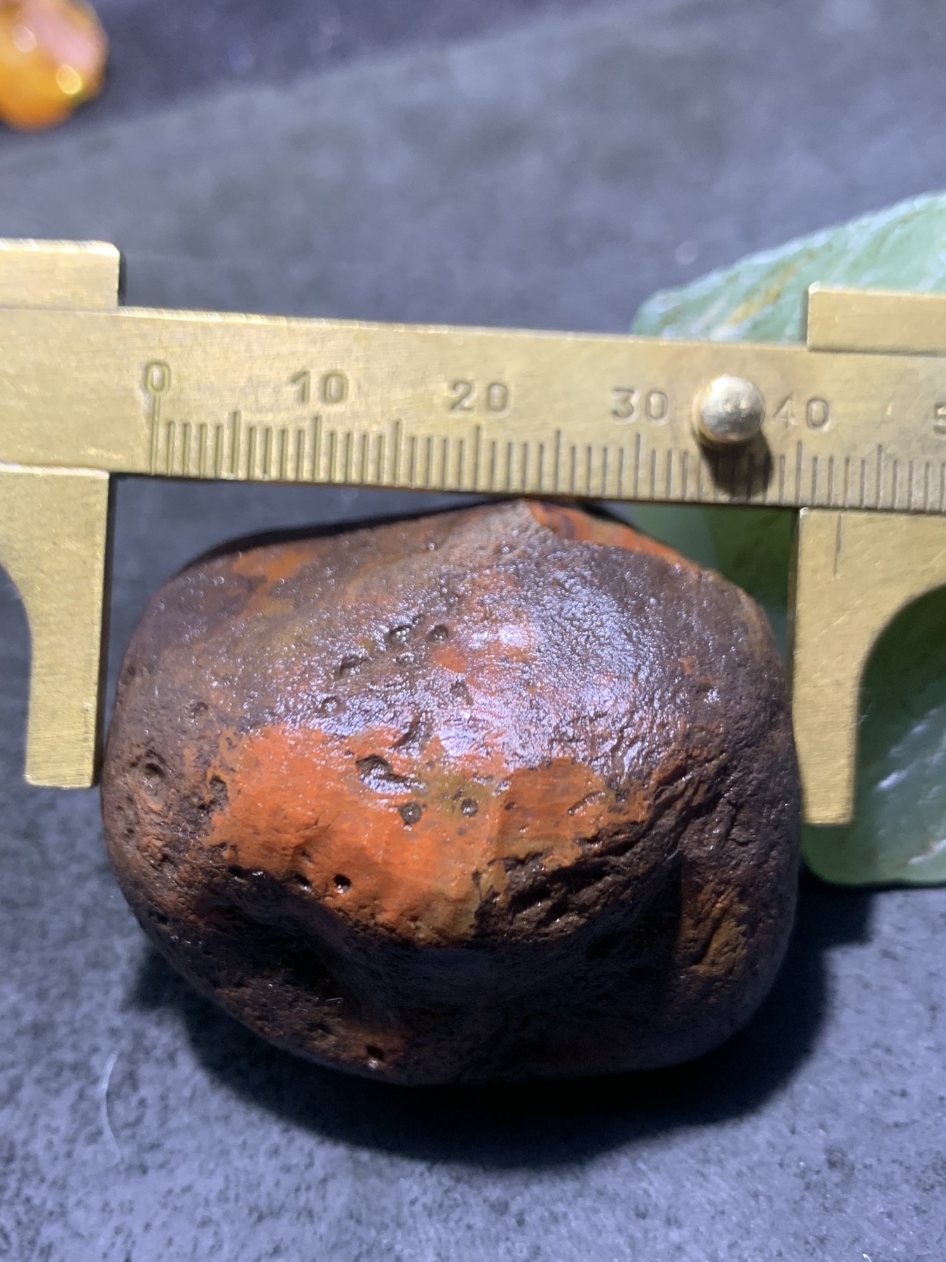 精美开窗原皮包浆料南红玛瑙原石一颗，