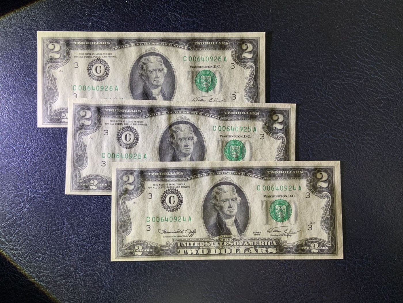 收藏联盟Quantum Auction 第315期拍卖  美国联邦储备1976年2元三连号 品相全新UNC