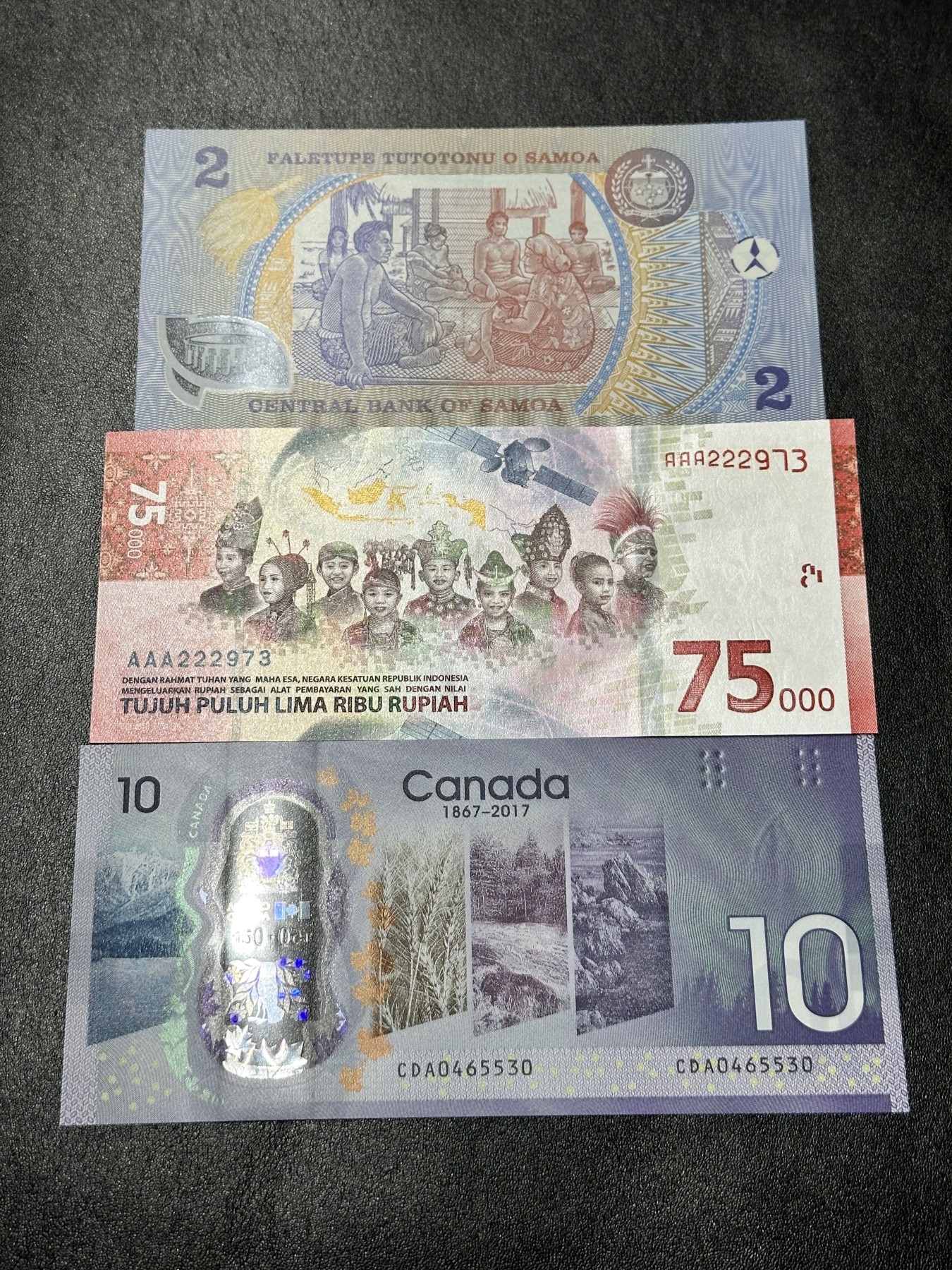 《外钞收藏家》第三百二十六期（连拍第三场） 萨摩亚、印度尼西亚、加拿大三张纪念钞一起  两个三A冠 全新UNC