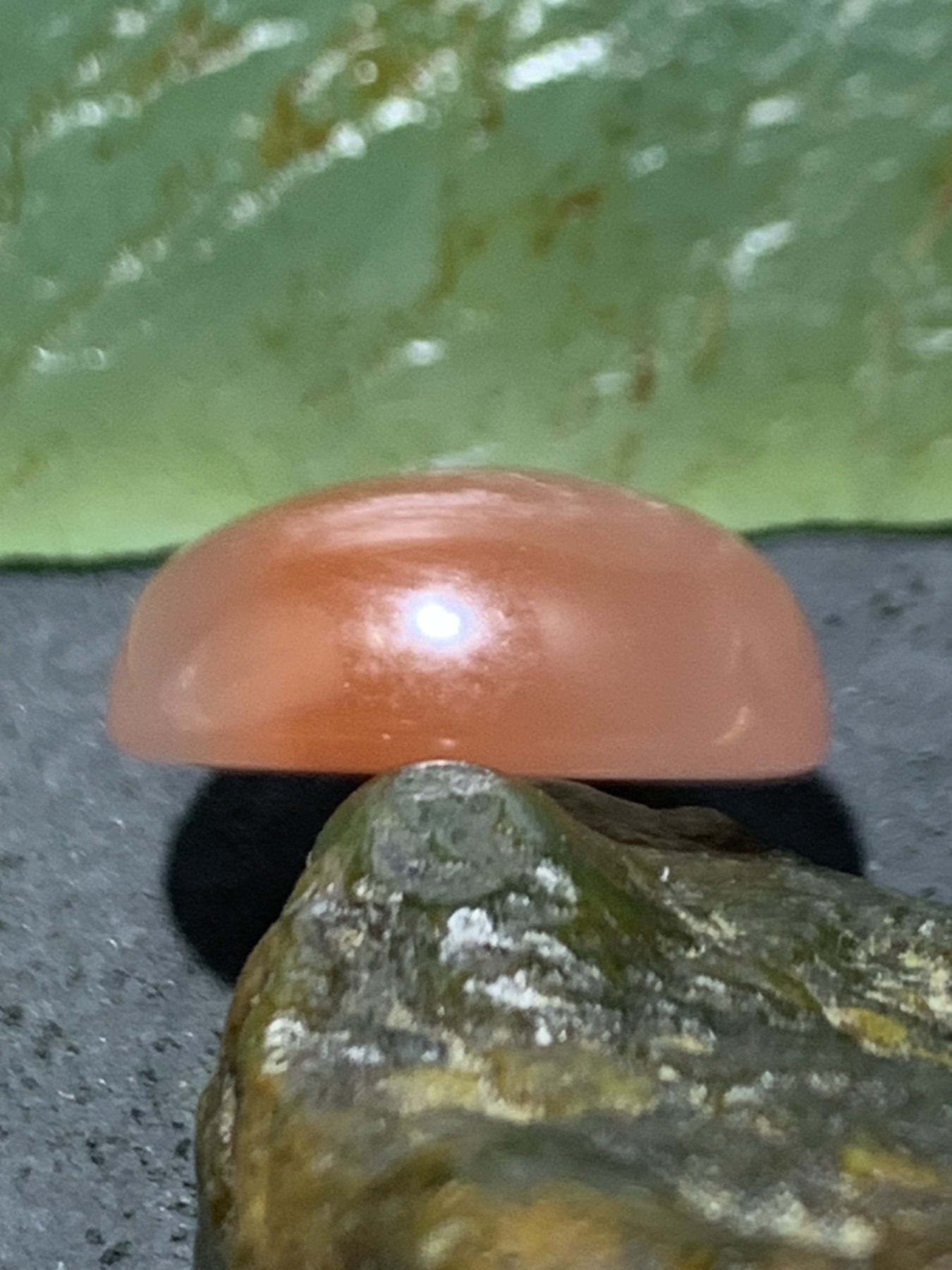 精美南红玛瑙荔枝冻飘朱砂戒面一个，