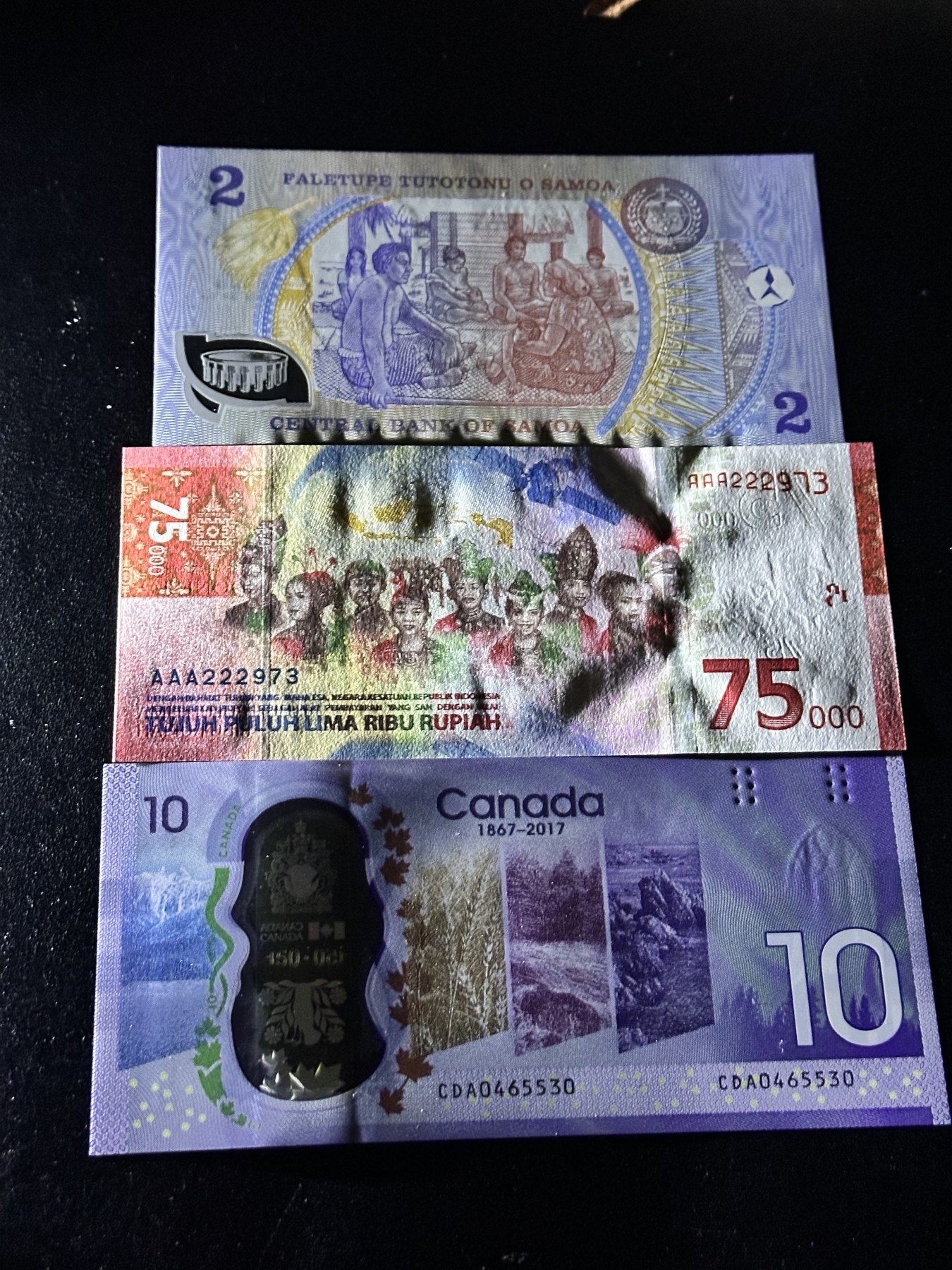 《外钞收藏家》第三百二十六期（连拍第三场） 萨摩亚、印度尼西亚、加拿大三张纪念钞一起  两个三A冠 全新UNC