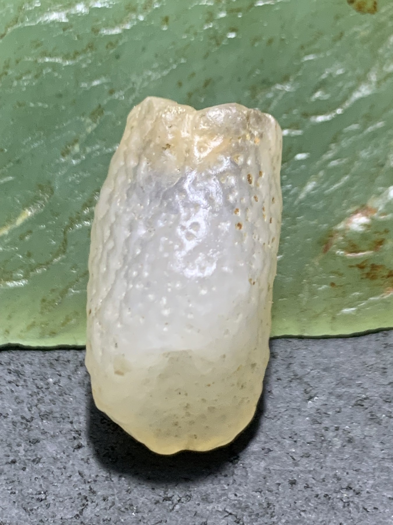 精美天然戈壁麻皮白玛瑙包石，原石一颗，