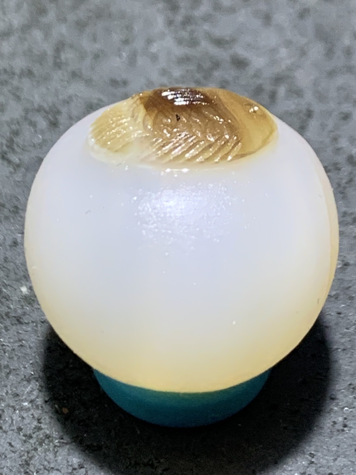 精美高玉化亚光海洋玉髓手工俏色巧雕富贵有鱼意境圆珠一个！
