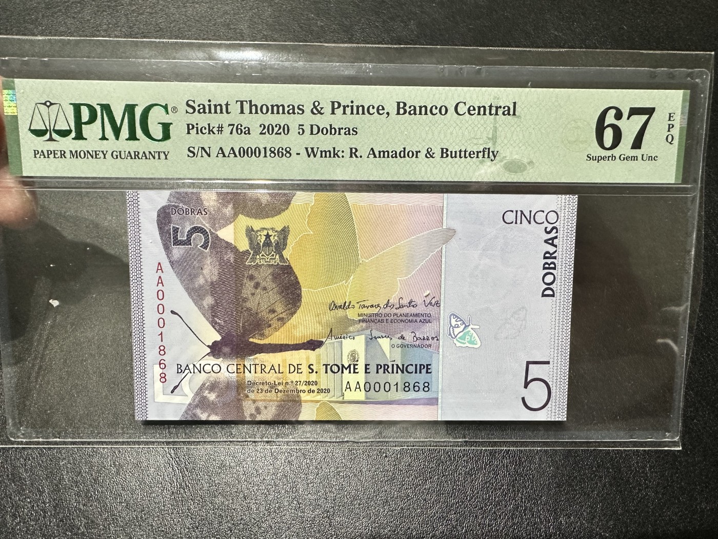 《外钞收藏家》第三百二十六期（连拍第三场） 2020年圣多美和普林西比5多布拉 PMG67 无47 AA冠 千位号尾868