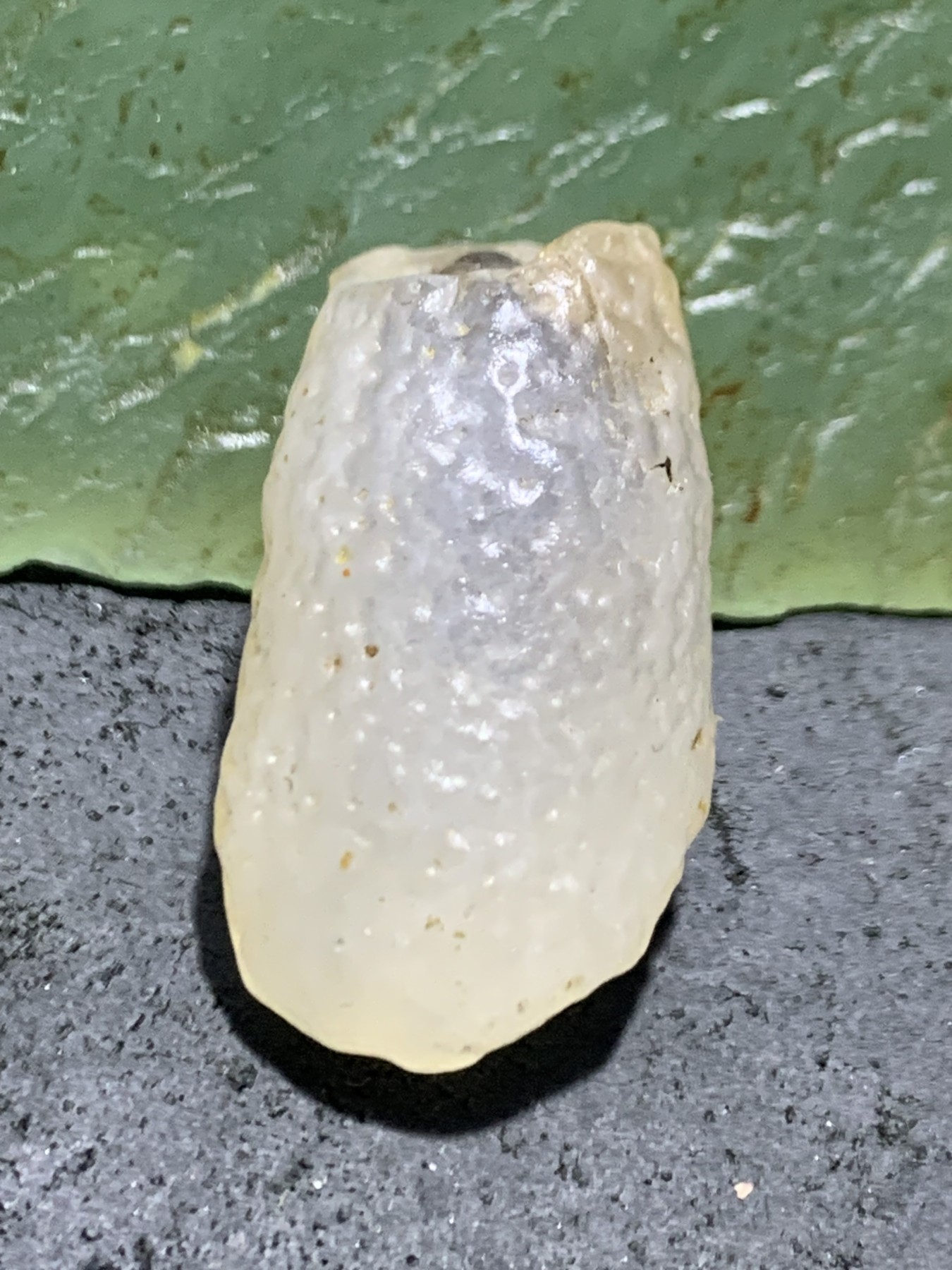 精美天然戈壁麻皮白玛瑙包石，原石一颗，