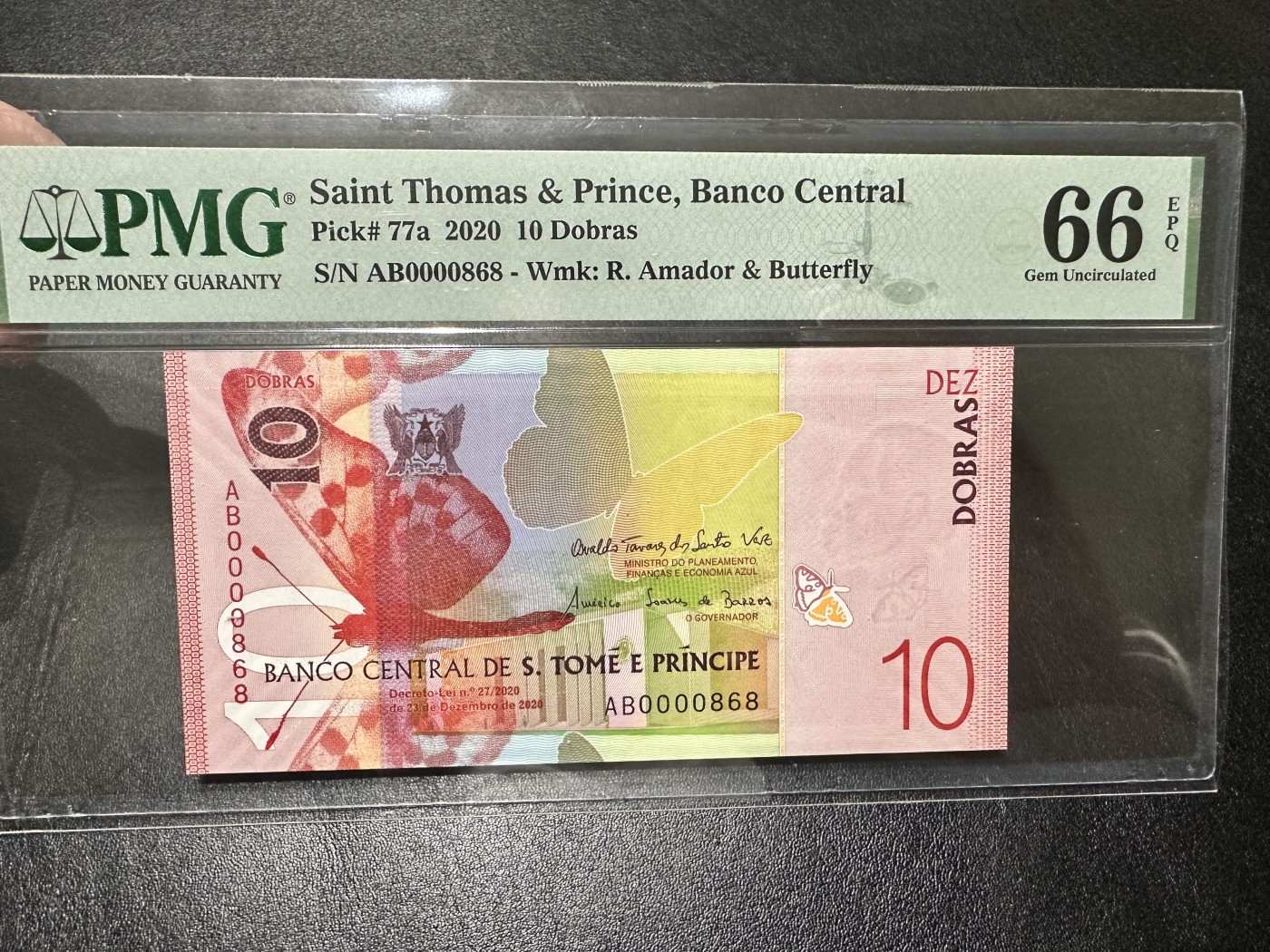 《外钞收藏家》第三百二十六期（连拍第三场） 2020年圣多美和普林西比10多布拉 PMG66 无47 百位号 868