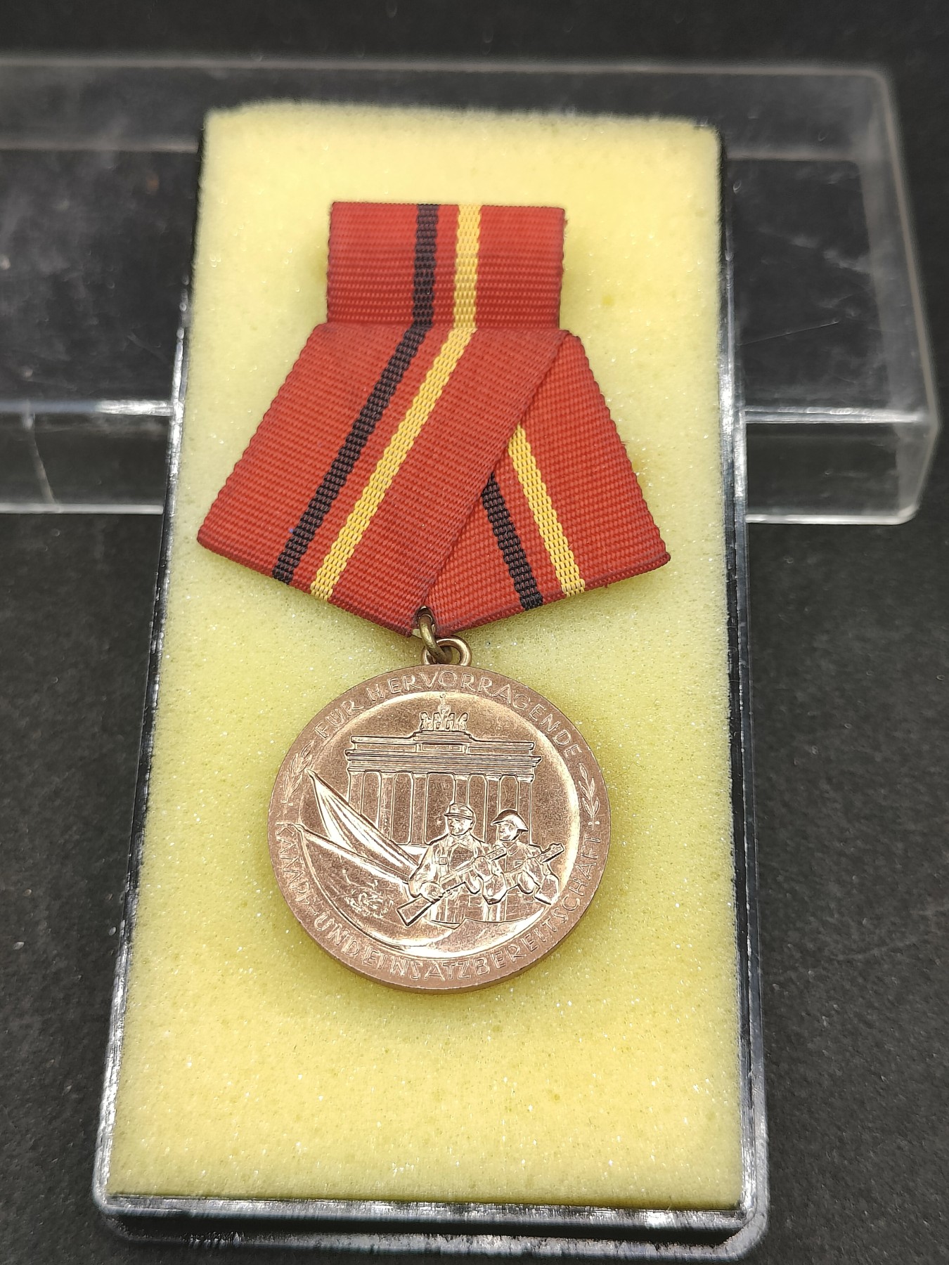 全场0元起拍 第122期 咸鱼国勋章拍卖专场 1月3日（周三）下午6：00开始 东德工战队功绩奖章带盒略