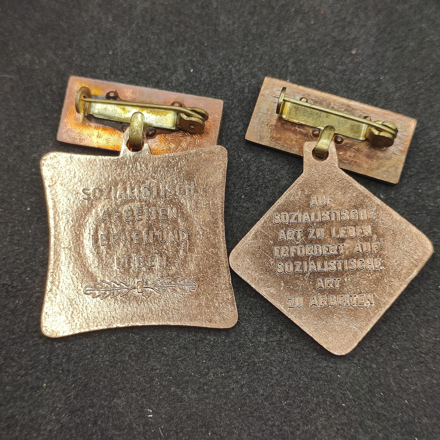 全场0元起拍 第122期 咸鱼国勋章拍卖专场 1月3日（周三）下午6：00开始 东德劳动奖章两个