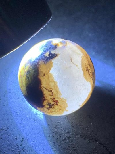 精美亚光冰飘料战国红玛瑙手工俏色巧雕太极珠一颗！ 精美亚光冰飘料战国红玛瑙手工俏色巧雕太极珠一颗！