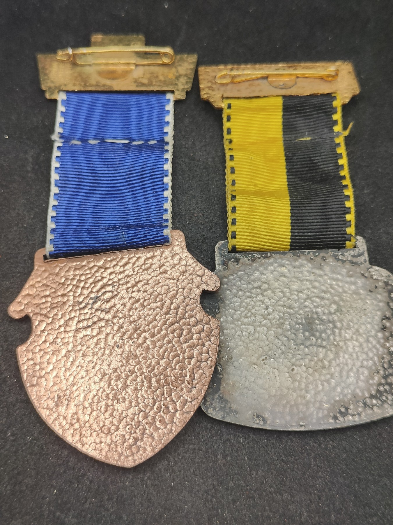 全场0元起拍 第122期 咸鱼国勋章拍卖专场 1月3日（周三）下午6：00开始 西德纪念章两个