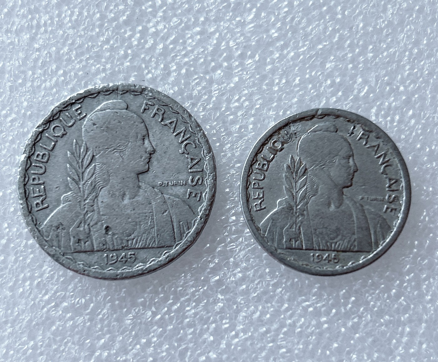 全场一元起拍 世界散币、银币专场 第51期 法属印支1945年10-20分铝币一对