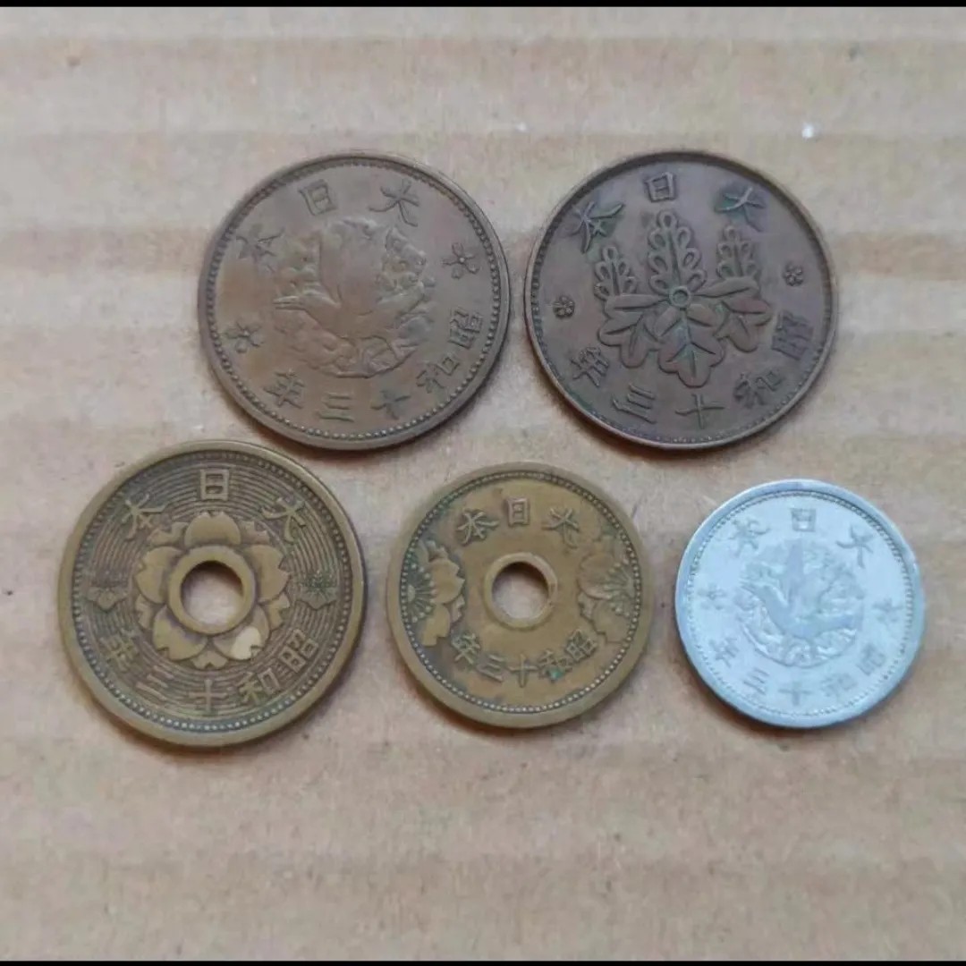 231218 日本硬币一组5枚,保真年份随机发货