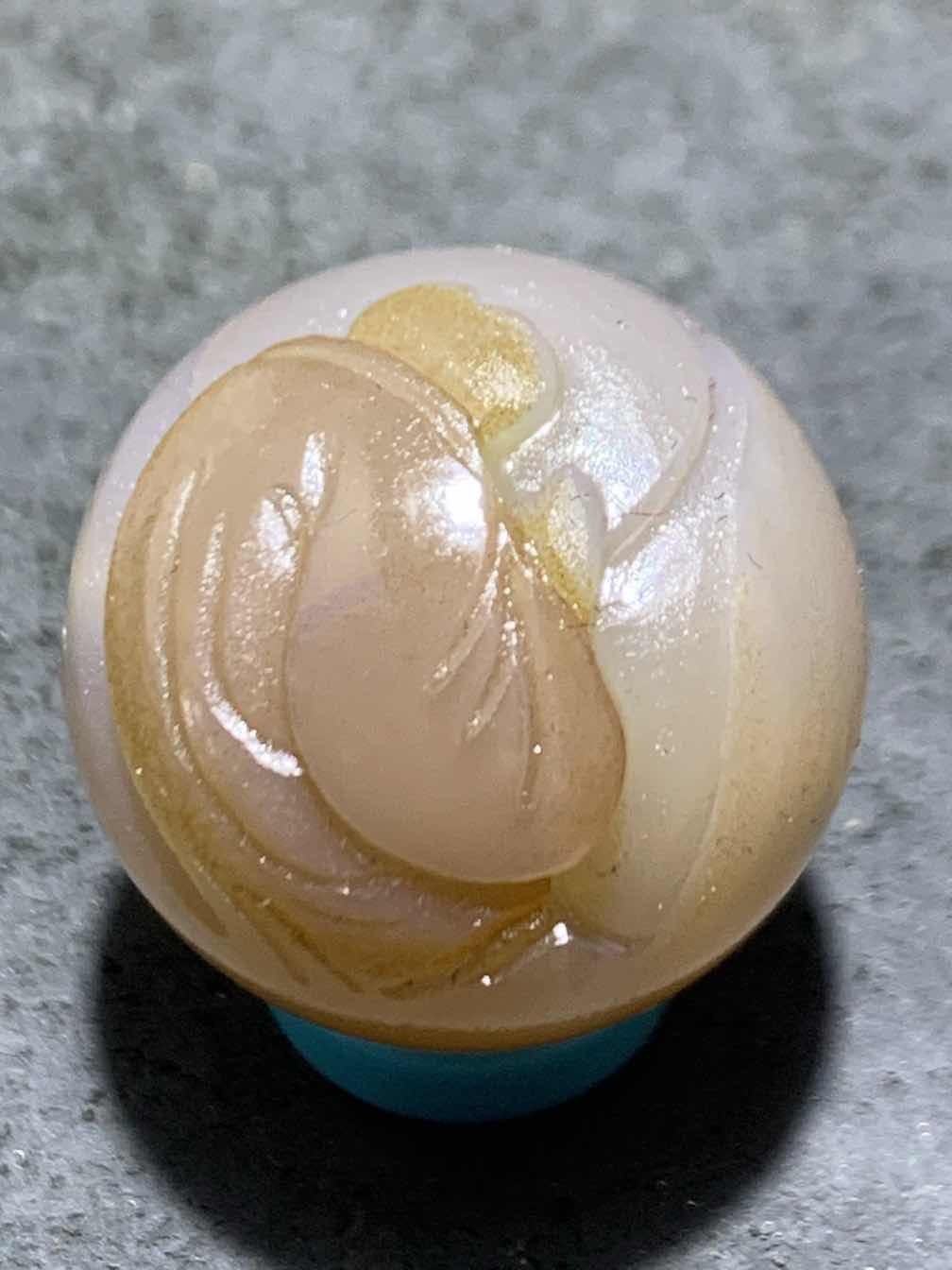 精美亚光高玉化巴西玛瑙手工俏色巧雕一心向佛随形2.0圆珠一个！