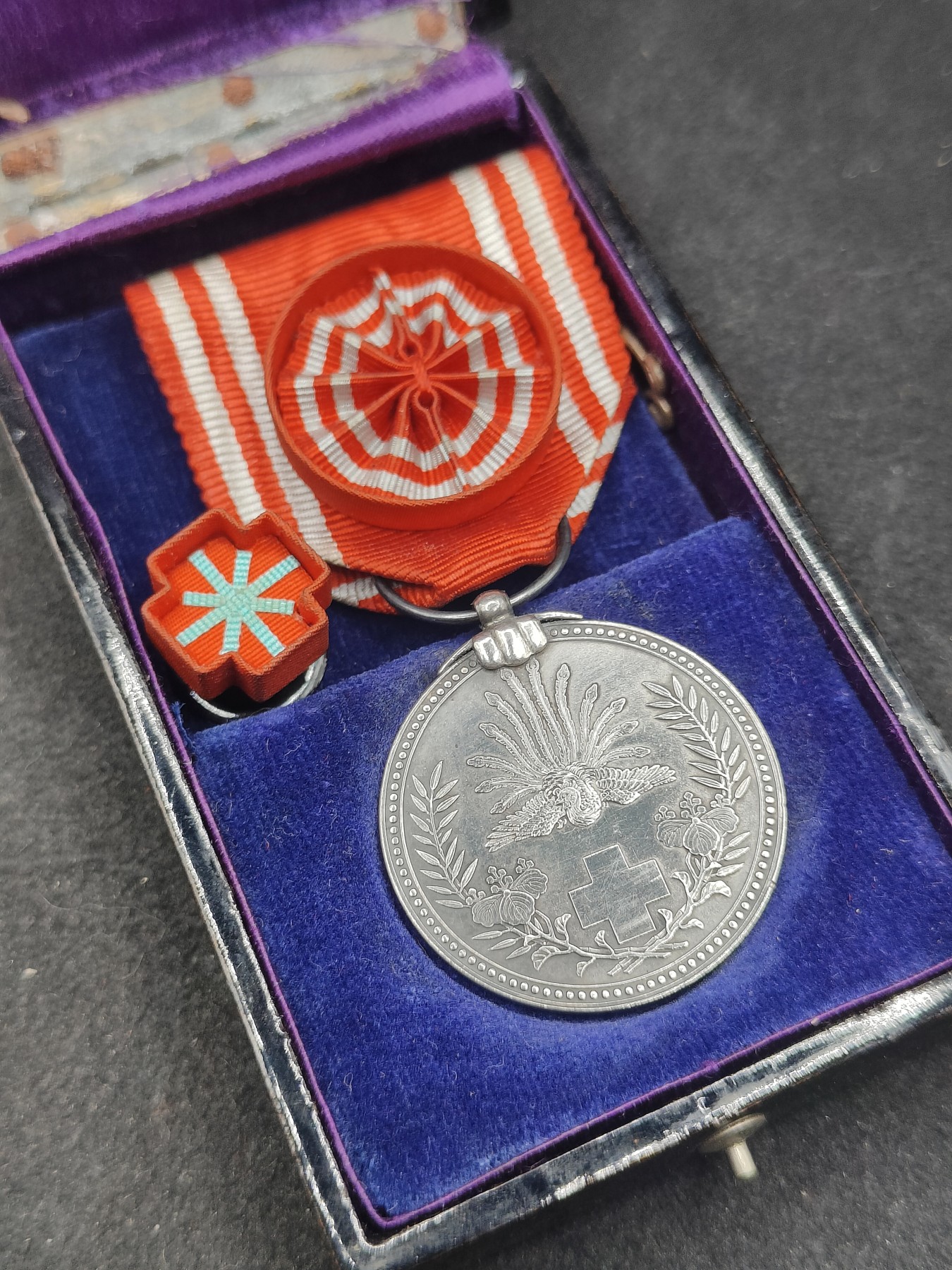 全场0元起拍 第122期 咸鱼国勋章拍卖专场 1月3日（周三）下午6：00开始 日本漆木盒赤十字特别社员章银制带盒略-