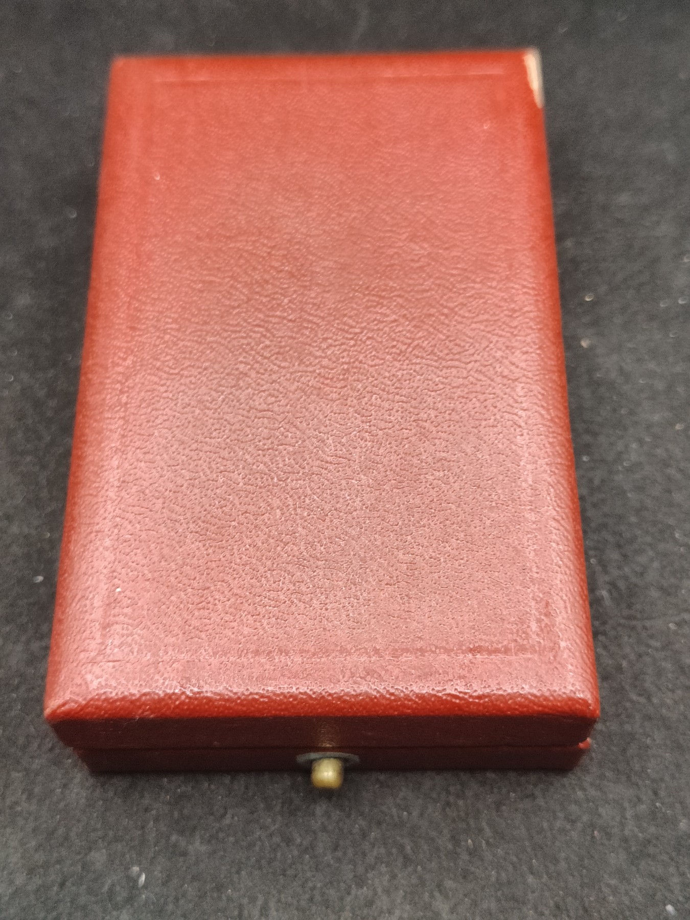 全场0元起拍 第122期 咸鱼国勋章拍卖专场 1月3日（周三）下午6：00开始 东德五年计划积极份子奖章 稀有布略带盒