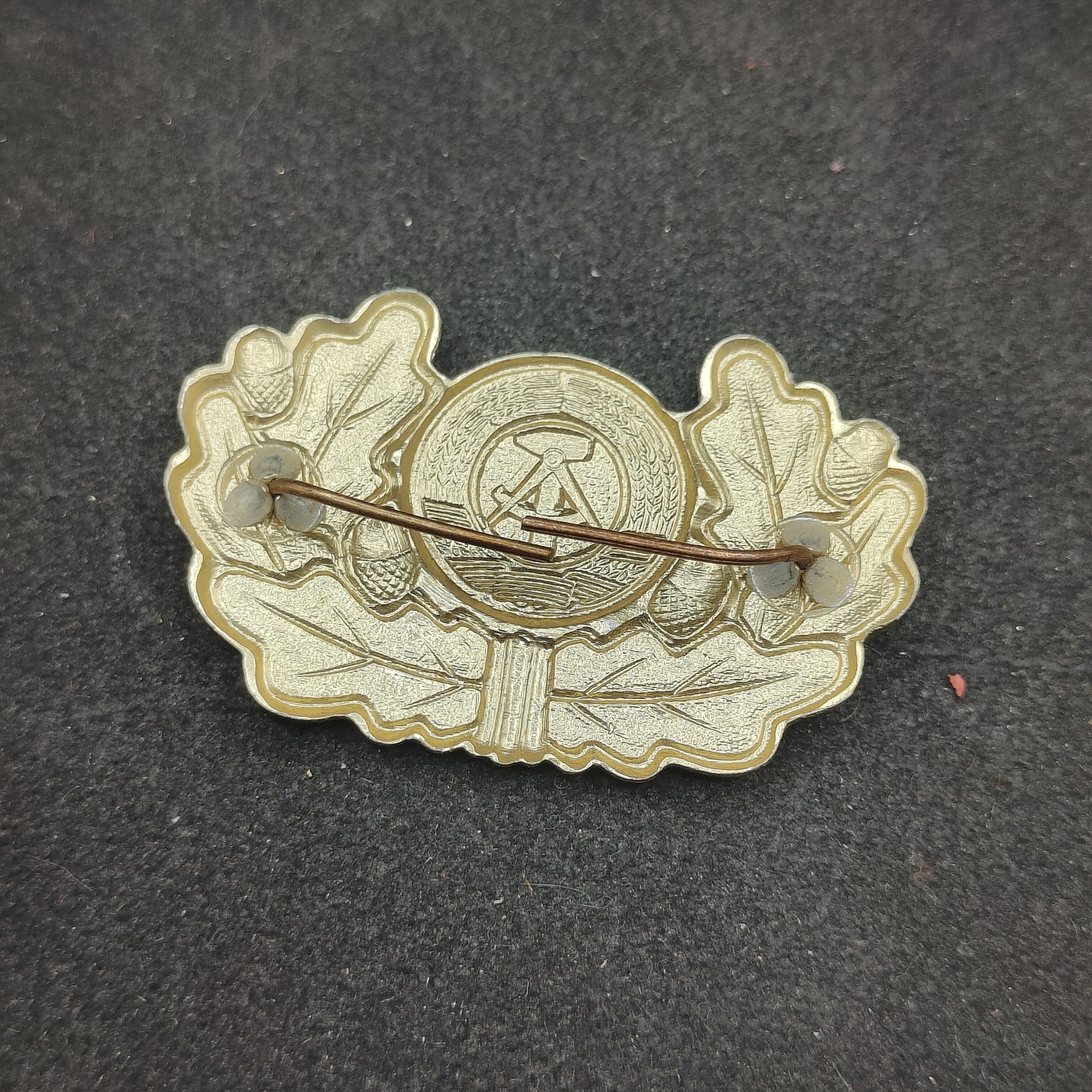 全场0元起拍 第122期 咸鱼国勋章拍卖专场 1月3日（周三）下午6：00开始 东德帽徽