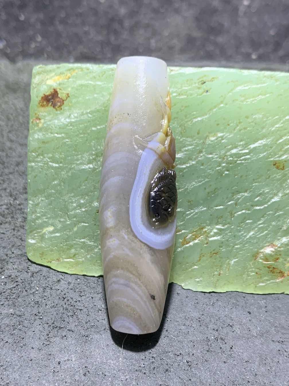 精美亚光高玉化千层纹巴西玛瑙手工俏色巧雕连年有余吊坠（把件）一个！