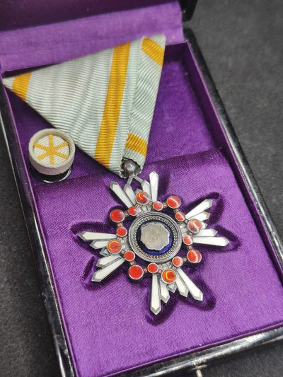 全场0元起拍 第122期 咸鱼国勋章拍卖专场 1月3日（周三）下午6：00开始 - 日本战时六等瑞宝章银制带盒略-