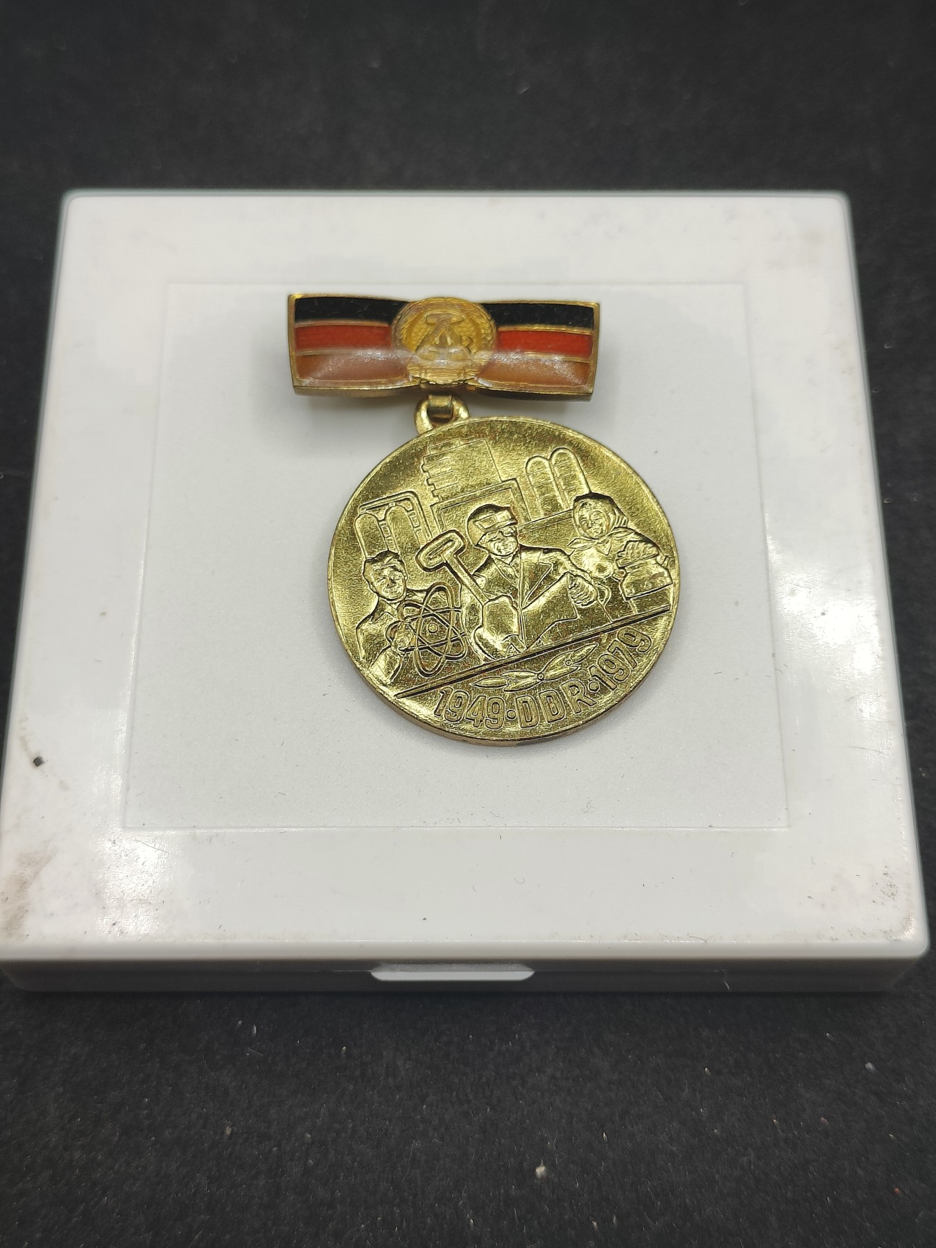 全场0元起拍 第122期 咸鱼国勋章拍卖专场 1月3日（周三）下午6：00开始 东德30周年纪念章