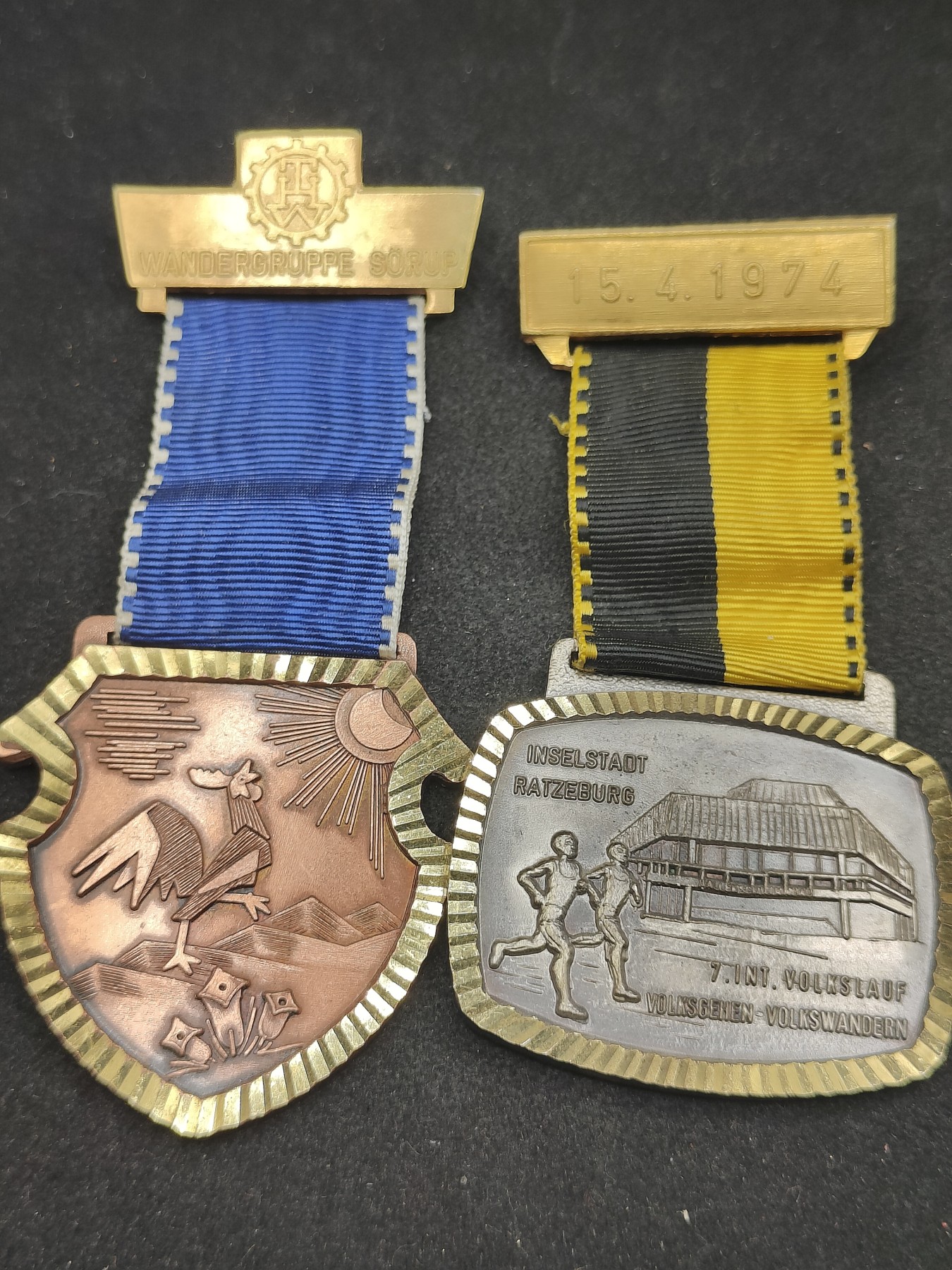 全场0元起拍 第122期 咸鱼国勋章拍卖专场 1月3日（周三）下午6：00开始 西德纪念章两个