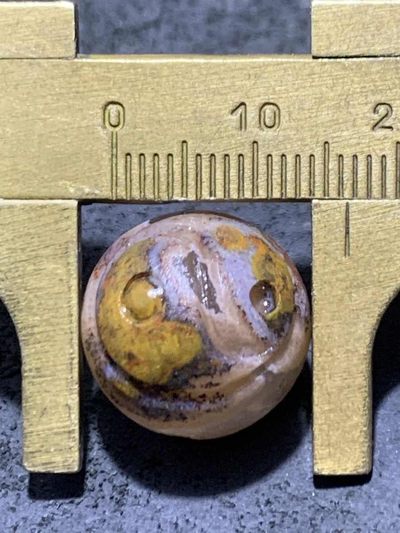 精美亚光冰飘料战国红玛瑙手工俏色巧雕太极珠一颗！ 精美亚光冰飘料战国红玛瑙手工俏色巧雕太极珠一颗！