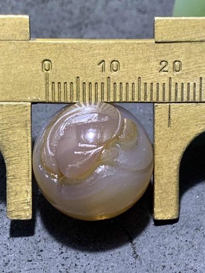 精美亚光高玉化巴西玛瑙手工俏色巧雕一心向佛随形2.0圆珠一个！ 精美亚光高玉化巴西玛瑙手工俏色巧雕一心向佛随形2.0圆珠一个！