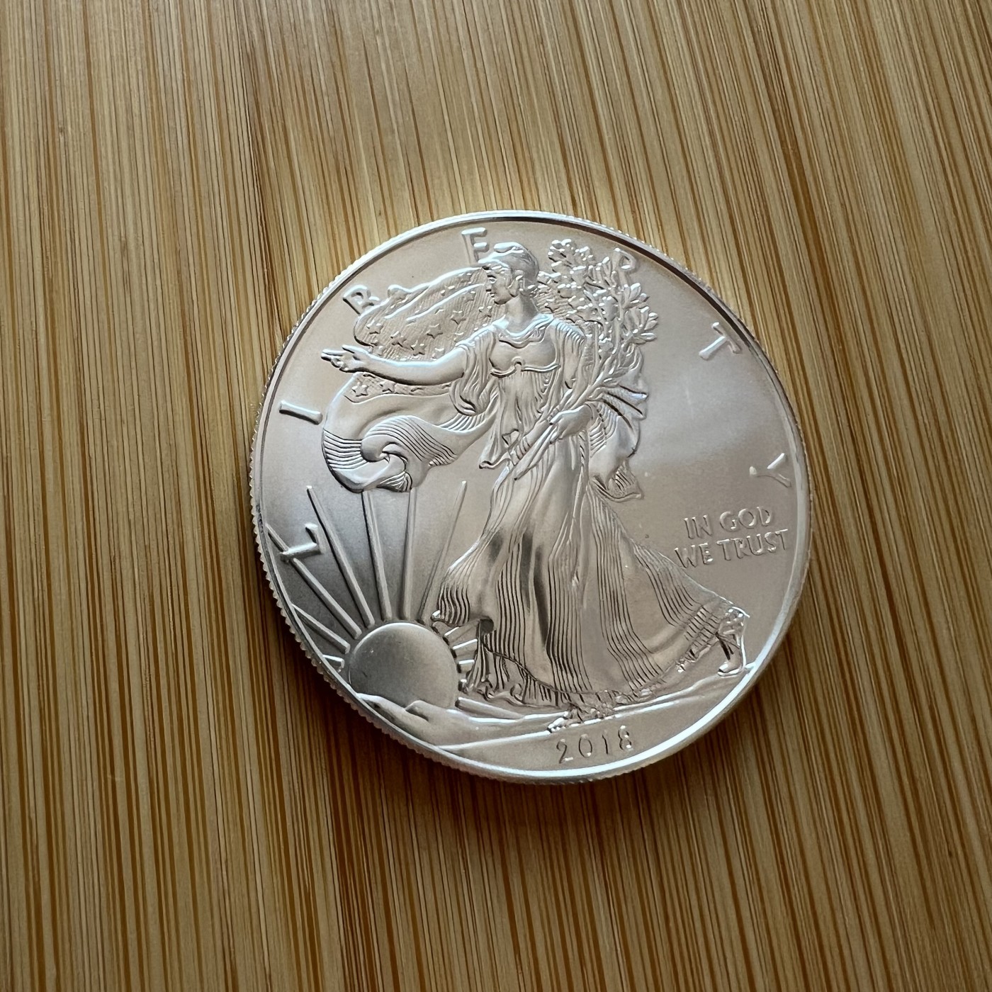 顺丰包邮 外国银币 美国2018年鹰洋1盎司大银币原塑盒