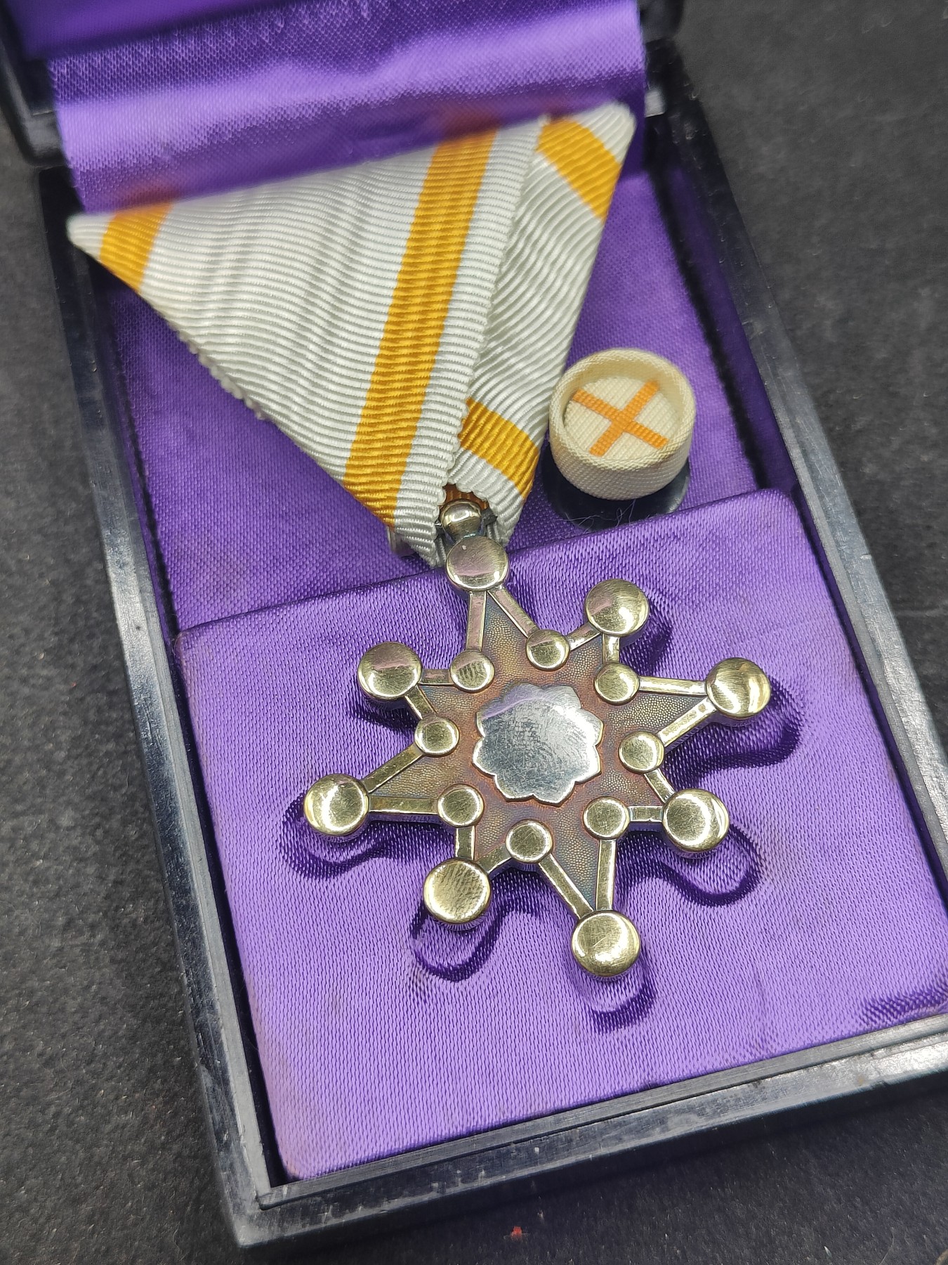 全场0元起拍 第122期 咸鱼国勋章拍卖专场 1月3日（周三）下午6：00开始 日本战后七瑞章 银制带盒略-