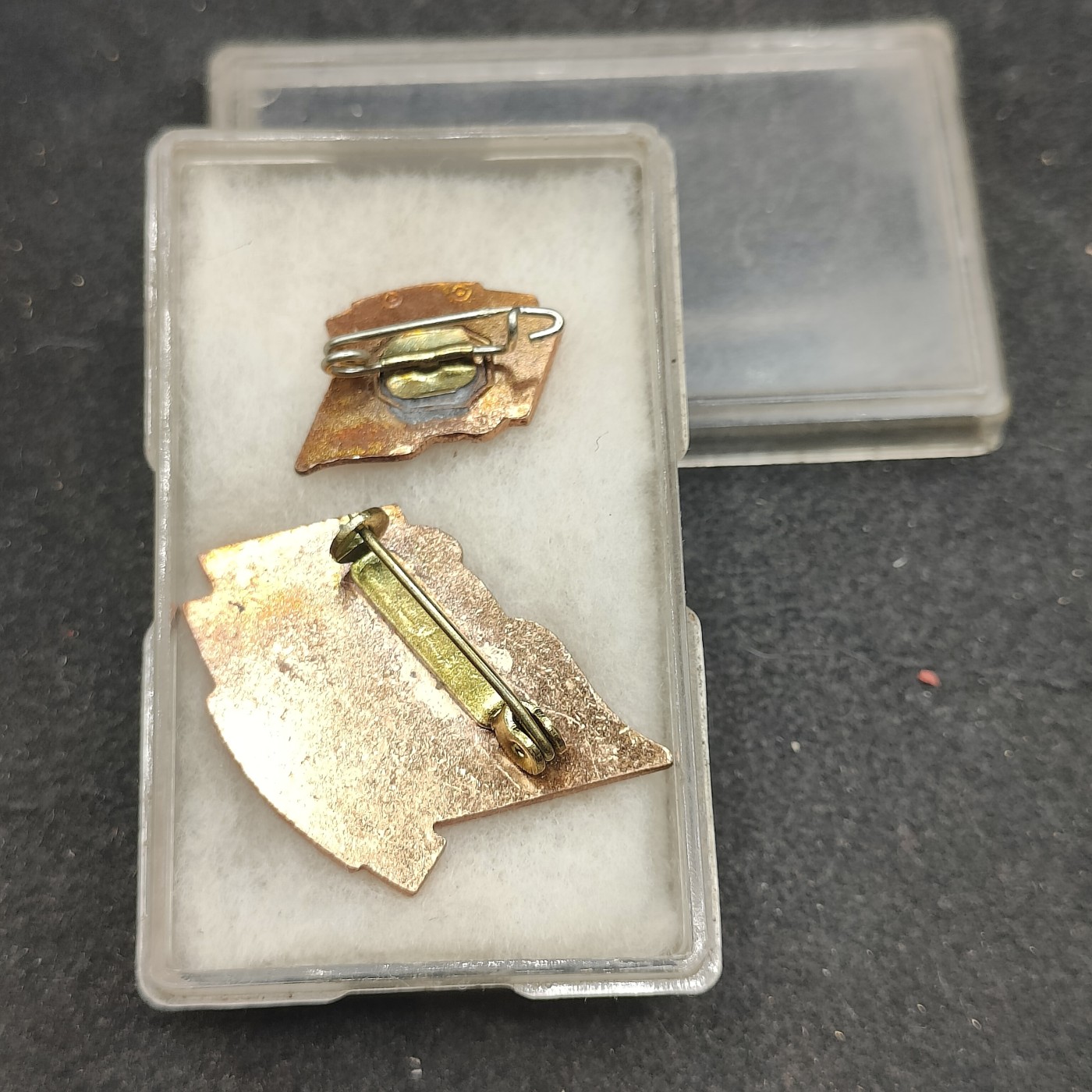 全场0元起拍 第122期 咸鱼国勋章拍卖专场 1月3日（周三）下午6：00开始 东德徽章带略