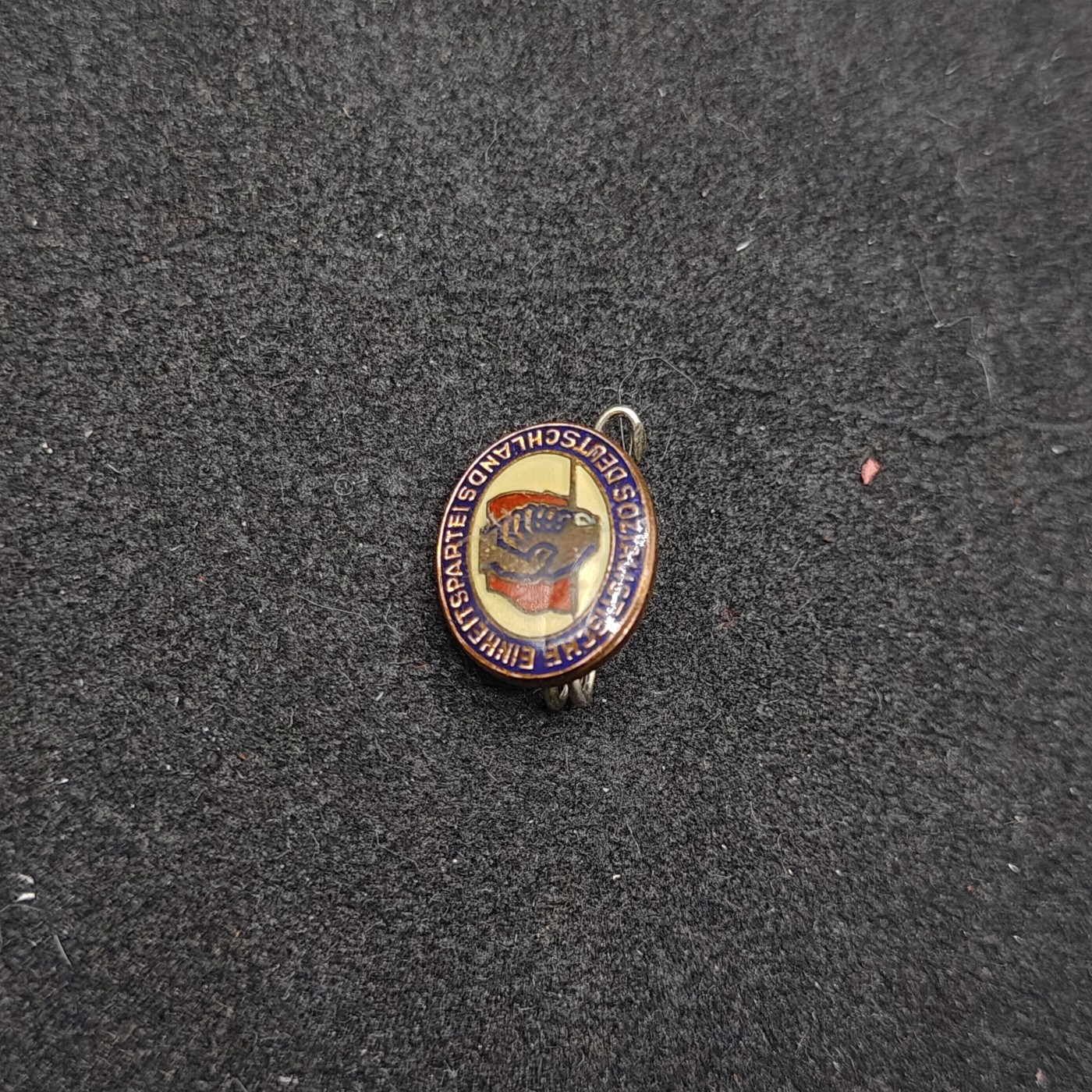 全场0元起拍 第122期 咸鱼国勋章拍卖专场 1月3日（周三）下午6：00开始 东德社会统一党党徽