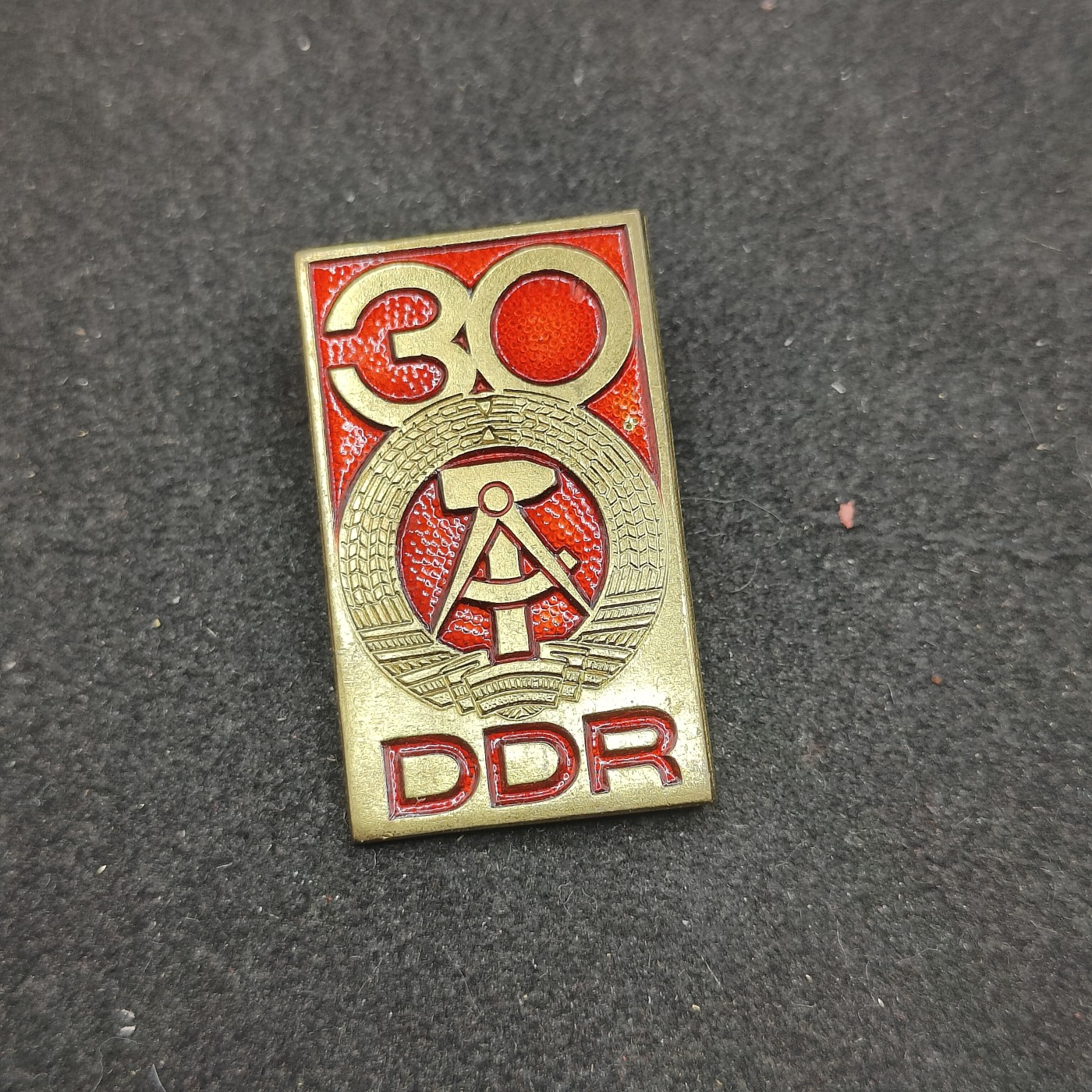 全场0元起拍 第122期 咸鱼国勋章拍卖专场 1月3日（周三）下午6：00开始 东德30周年纪念章