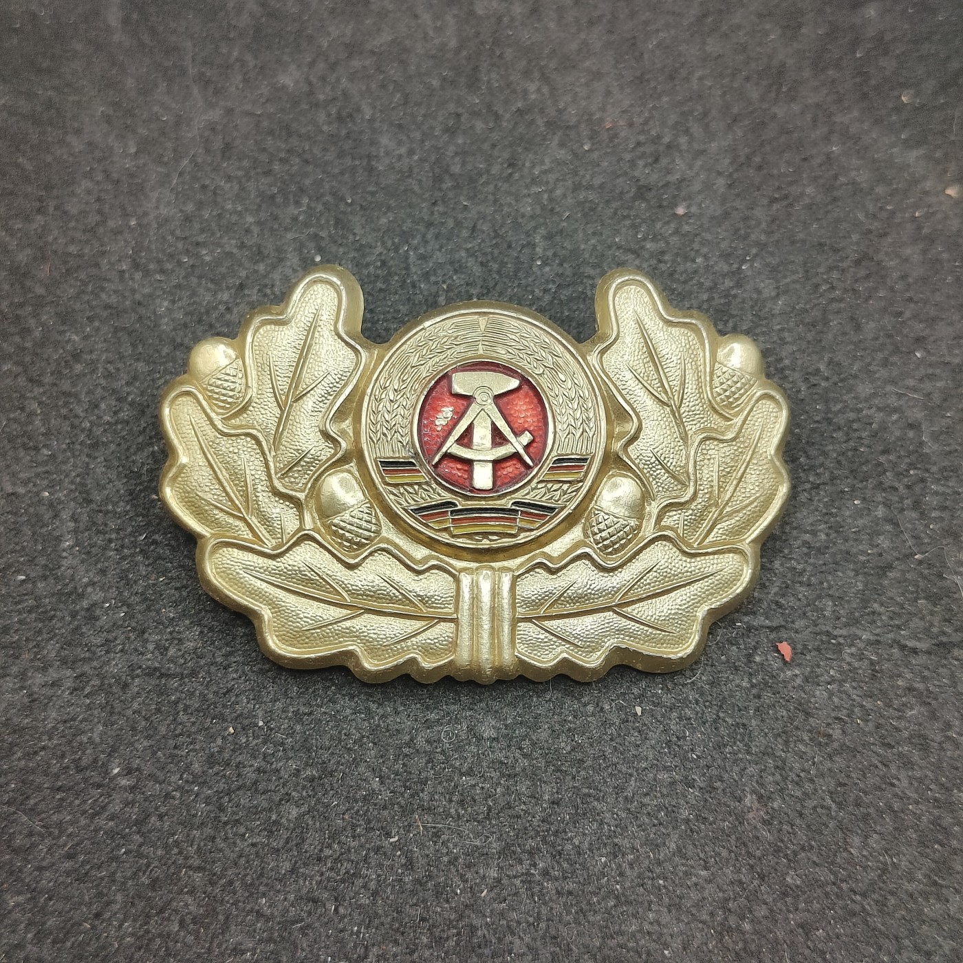 全场0元起拍 第122期 咸鱼国勋章拍卖专场 1月3日（周三）下午6：00开始 东德帽徽