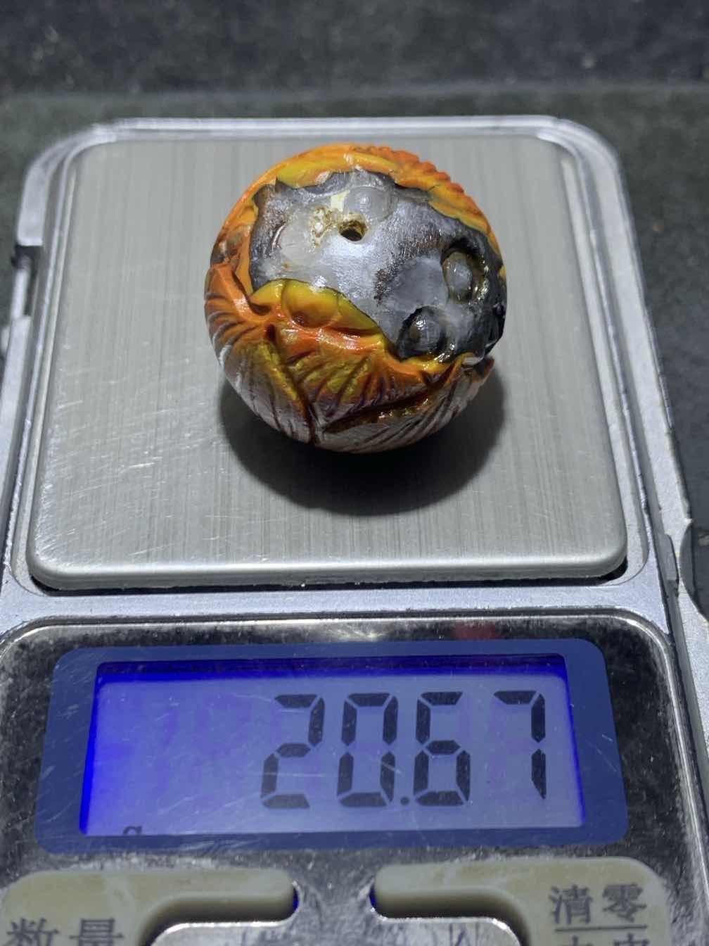 精美亚光冰飘原皮战国红玛瑙手工俏色巧雕莲子随形珠一颗！