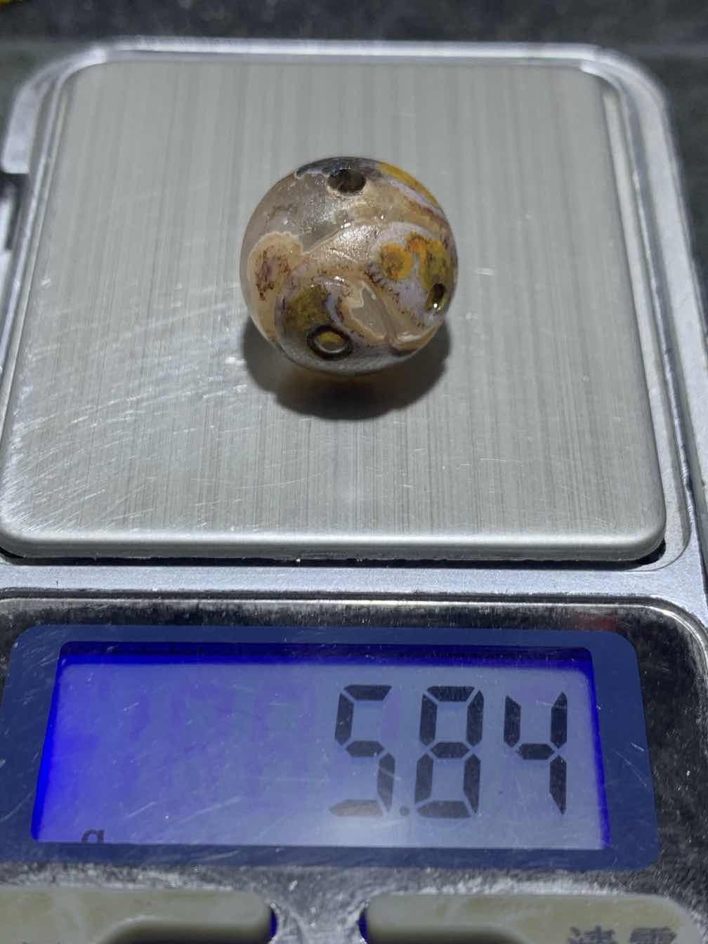 精美亚光冰飘料战国红玛瑙手工俏色巧雕太极珠一颗！