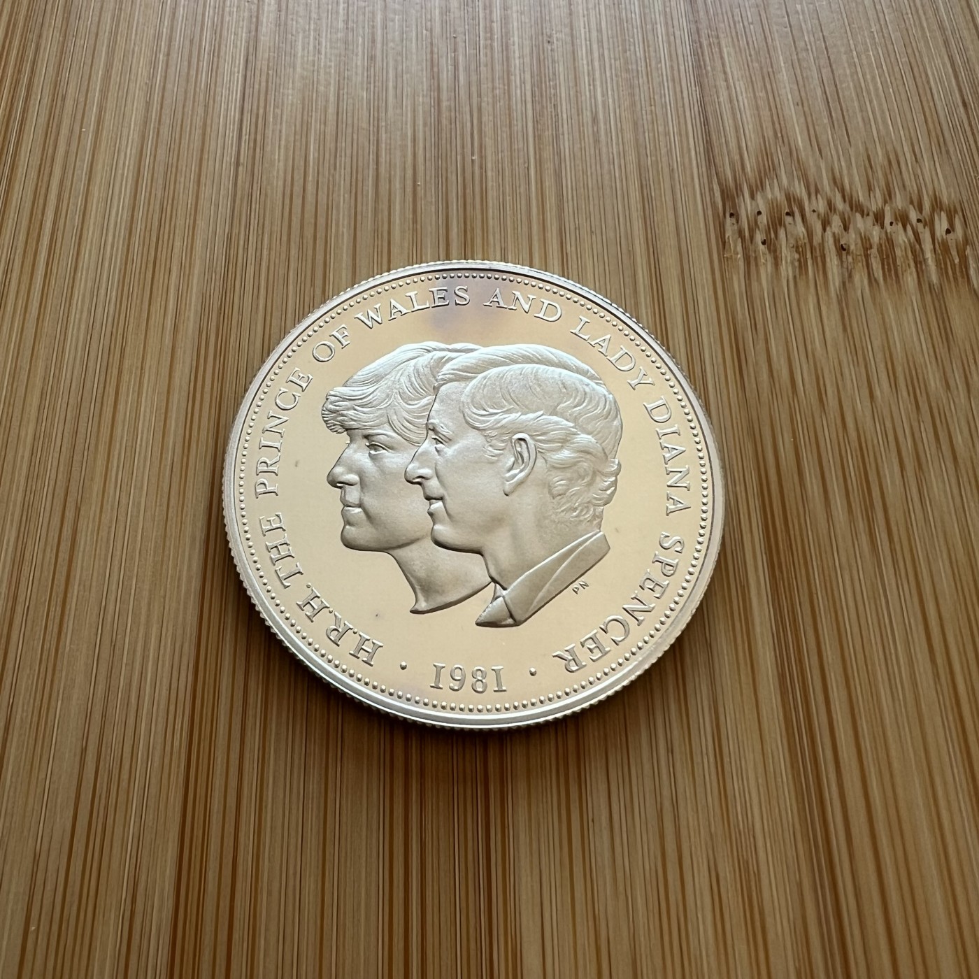 顺丰包邮 外国银币 英国 查尔斯和戴安娜结婚纪念精制大银币带盒