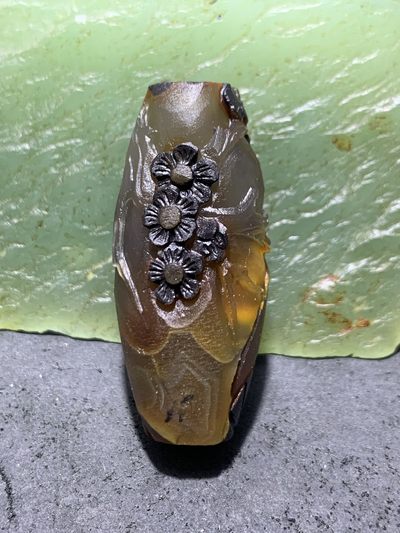 精美亚光高玉化巴西玛瑙手工俏色巧雕傲雪寒梅随形吊坠（把件）一个！ - 精美亚光高玉化巴西玛瑙手工俏色巧雕傲雪寒梅随形吊坠（把件）一个！