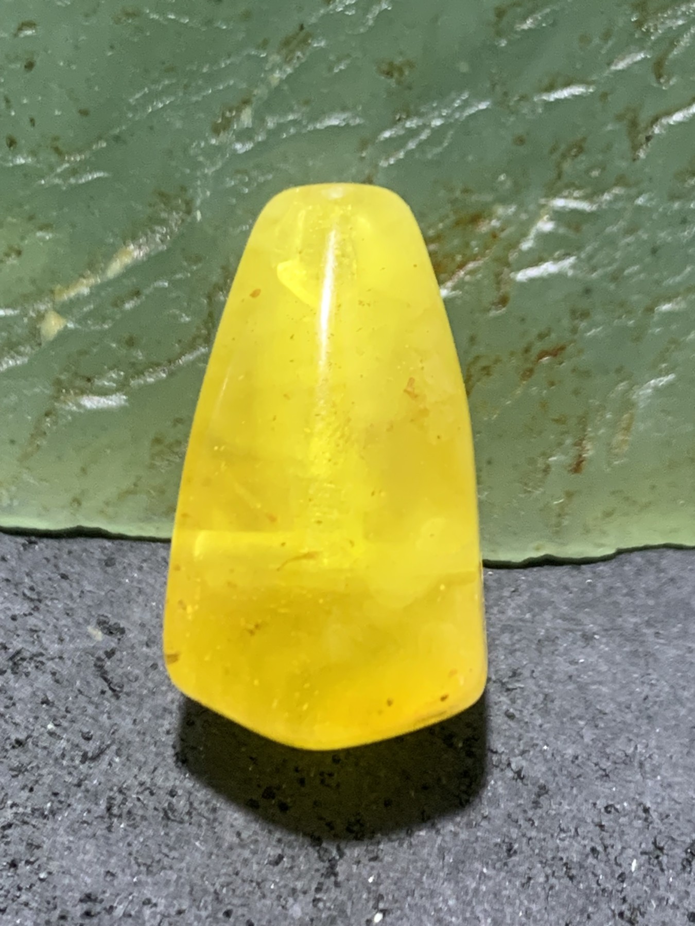 天然乌克兰蜜蜡鲨鱼背一体佛头三通一个！