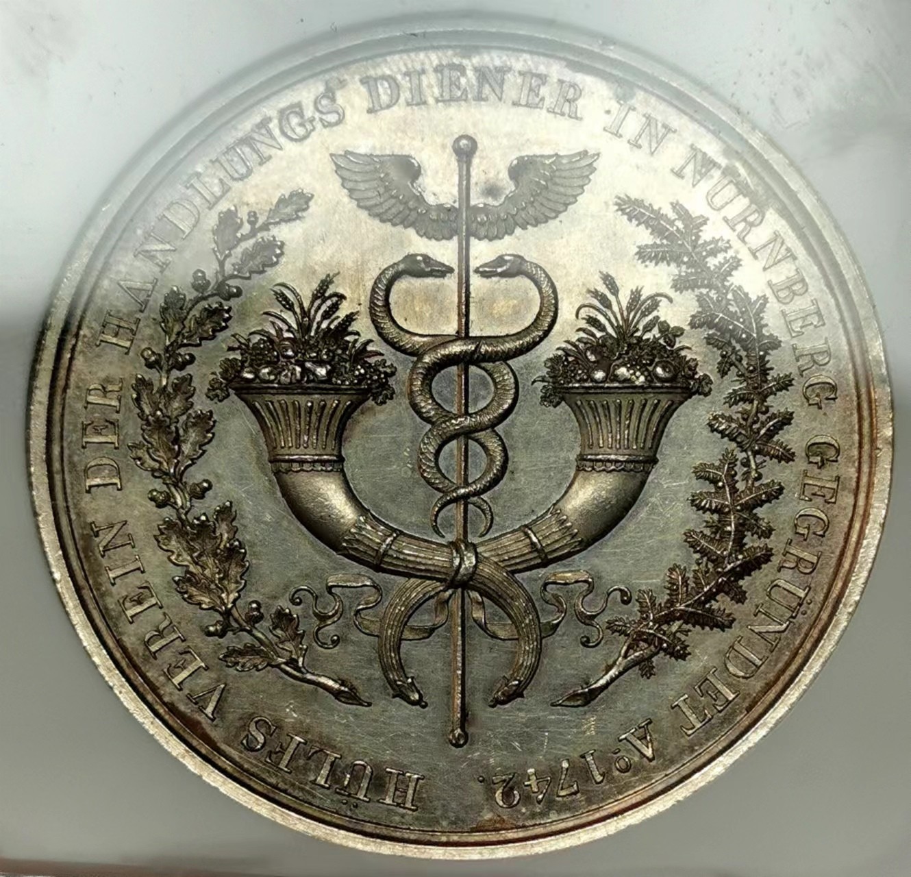 凡希万国世界钱币年度大拍第二季 NGC MS61 1842年德国纽伦堡行政公务员辅助基金百年纪念大银章 44MM 29G 稀少