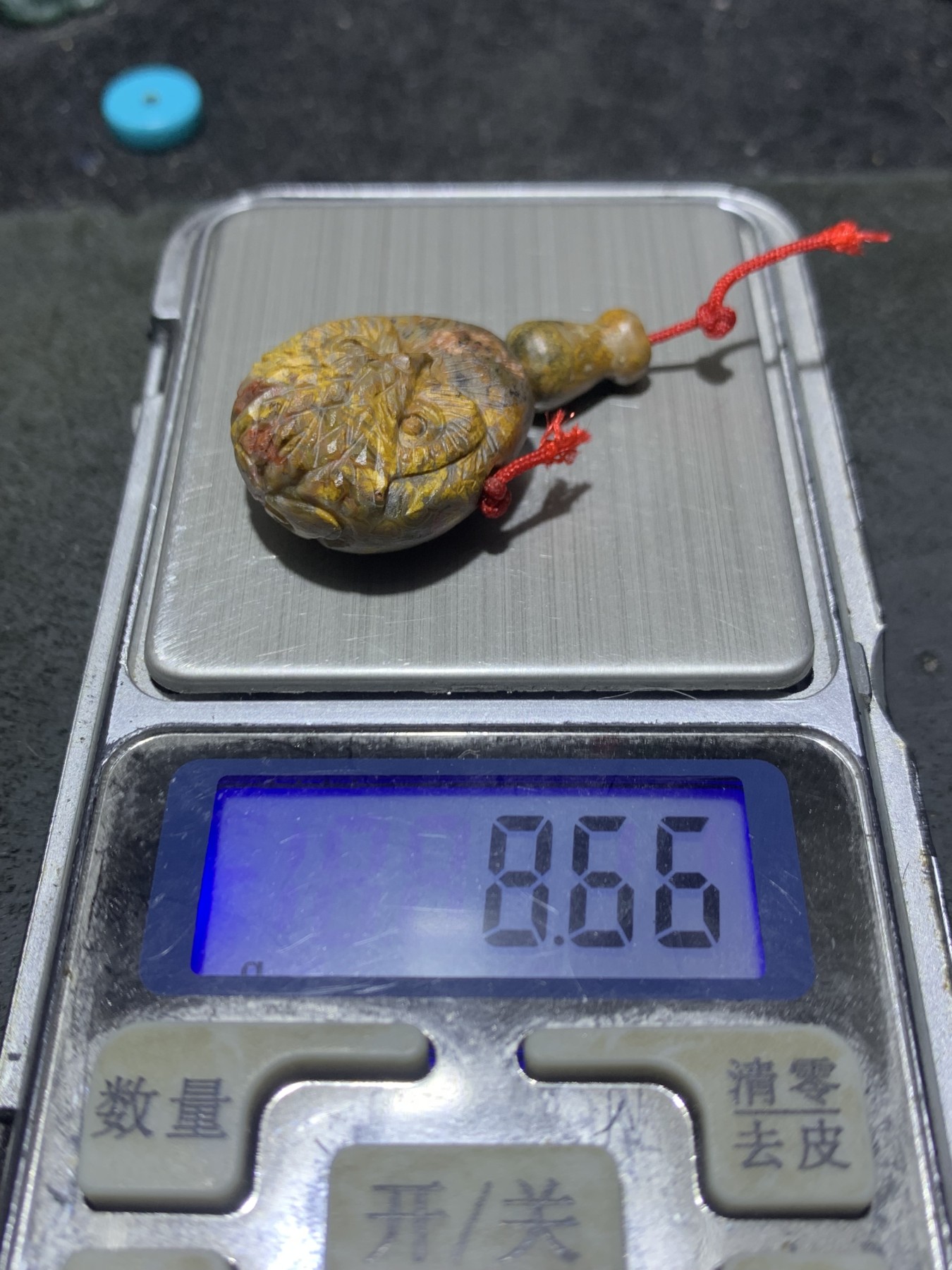 精美亚光草花纹战国红玛瑙手工俏色巧雕刻猫头鹰佛头三通一套！