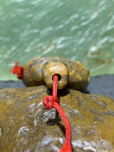 精美亚光草花纹战国红玛瑙手工俏色巧雕刻猫头鹰佛头三通一套！ 精美亚光草花纹战国红玛瑙手工俏色巧雕刻猫头鹰佛头三通一套！