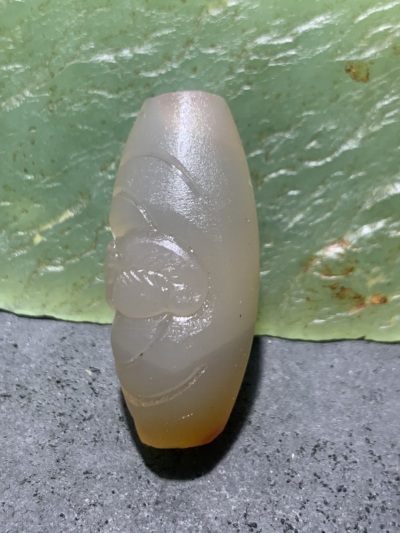 精美亚光高玉化天眼纹巴西玛瑙手工俏色巧雕蝙蝠钱币随形吊坠（把件）一个！