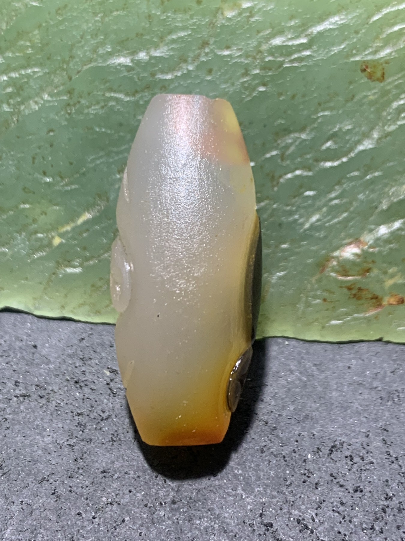 精美亚光高玉化天眼纹巴西玛瑙手工俏色巧雕蝙蝠钱币随形吊坠（把件）一个！