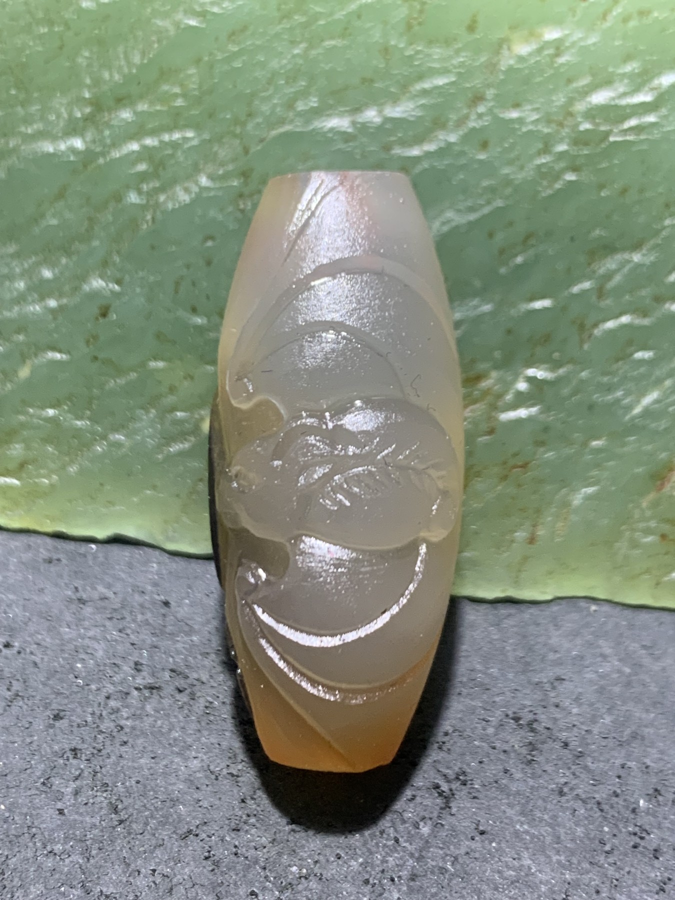 精美亚光高玉化天眼纹巴西玛瑙手工俏色巧雕蝙蝠钱币随形吊坠（把件）一个！