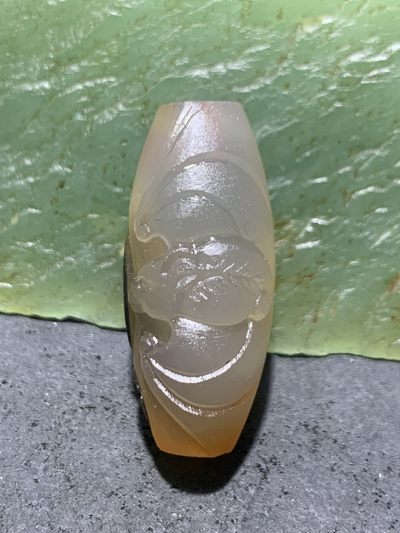 精美亚光高玉化天眼纹巴西玛瑙手工俏色巧雕蝙蝠钱币随形吊坠（把件）一个！ - 精美亚光高玉化天眼纹巴西玛瑙手工俏色巧雕蝙蝠钱币随形吊坠（把件）一个！
