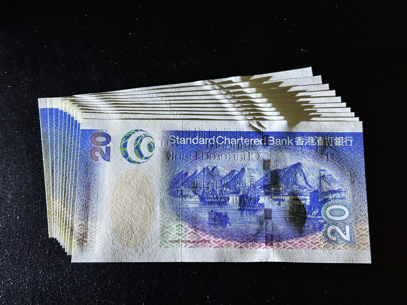 《外钞收藏家》第三百二十七期（连拍第四场） 2003年香港渣打银行10元 标准10连号 全新UNC