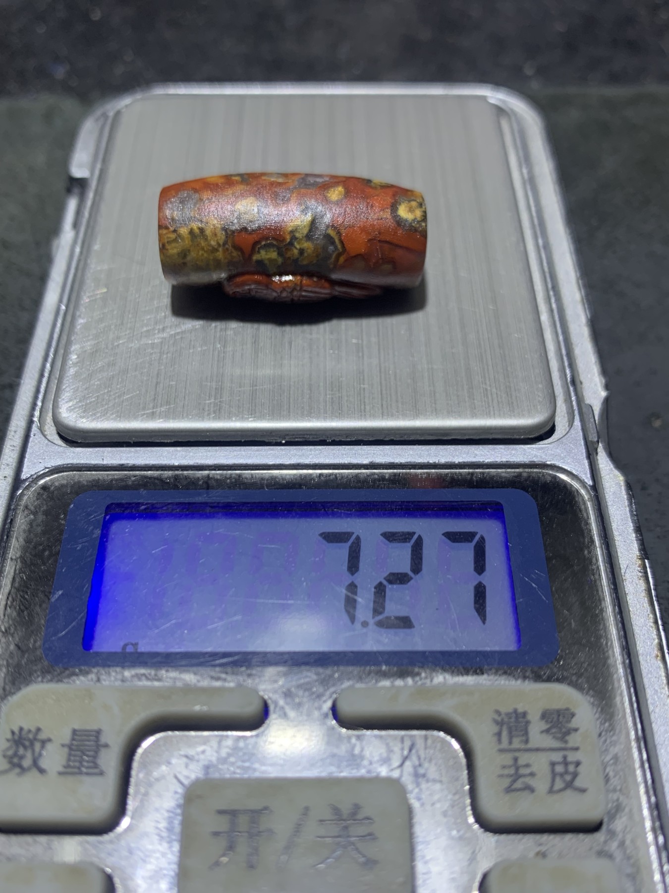 精美亚光冰飘草花纹原皮战国红玛瑙手工雕刻喜鹊报喜随形桶珠一个